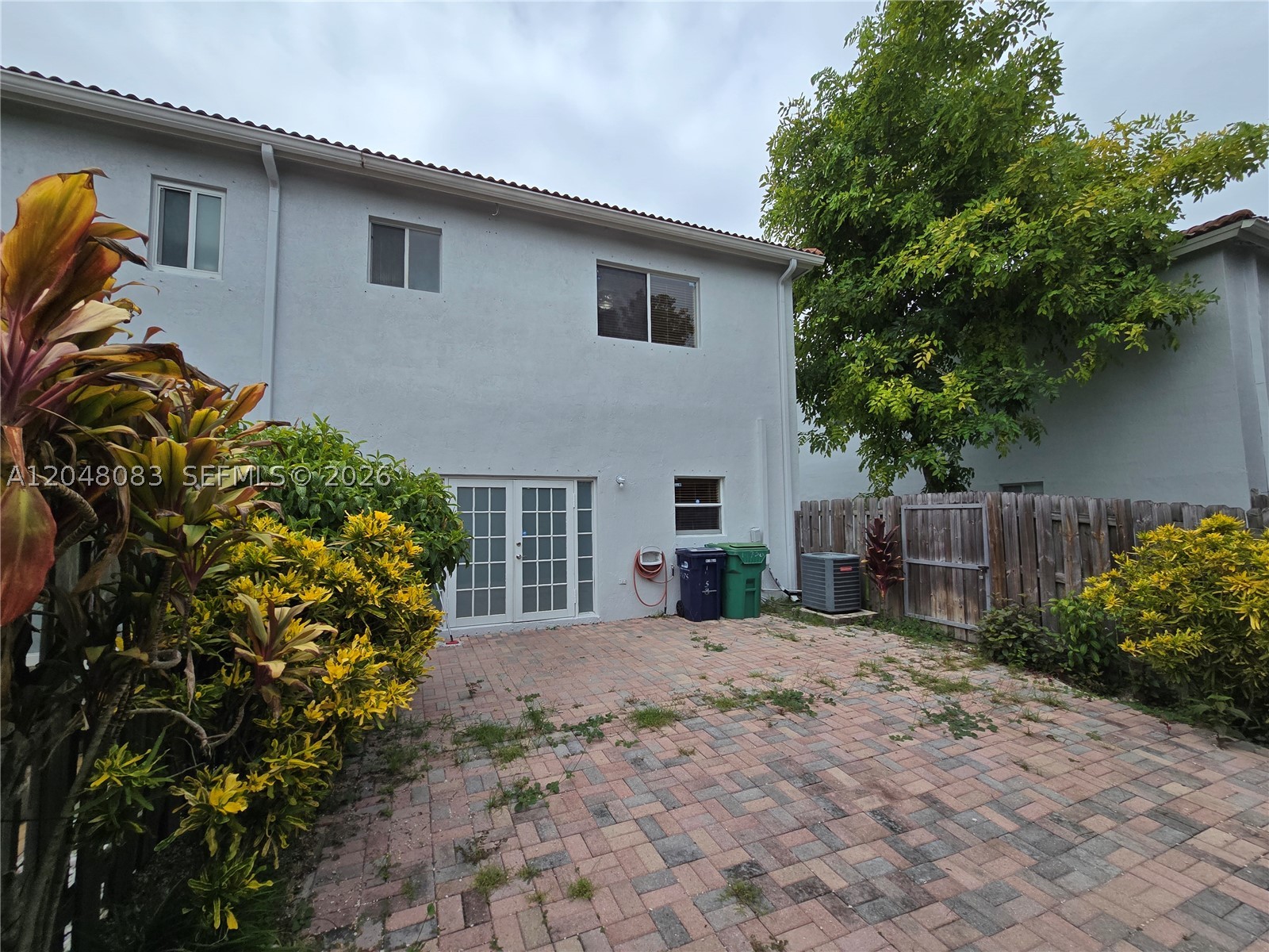 EMERALD LAKES - Residential Lease