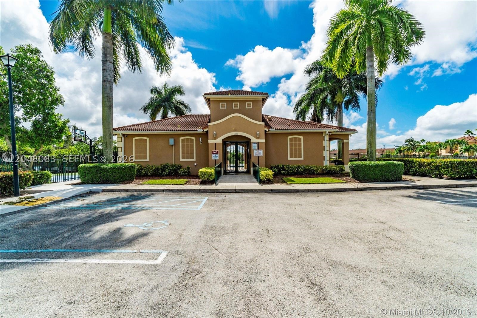 EMERALD LAKES - Residential Lease