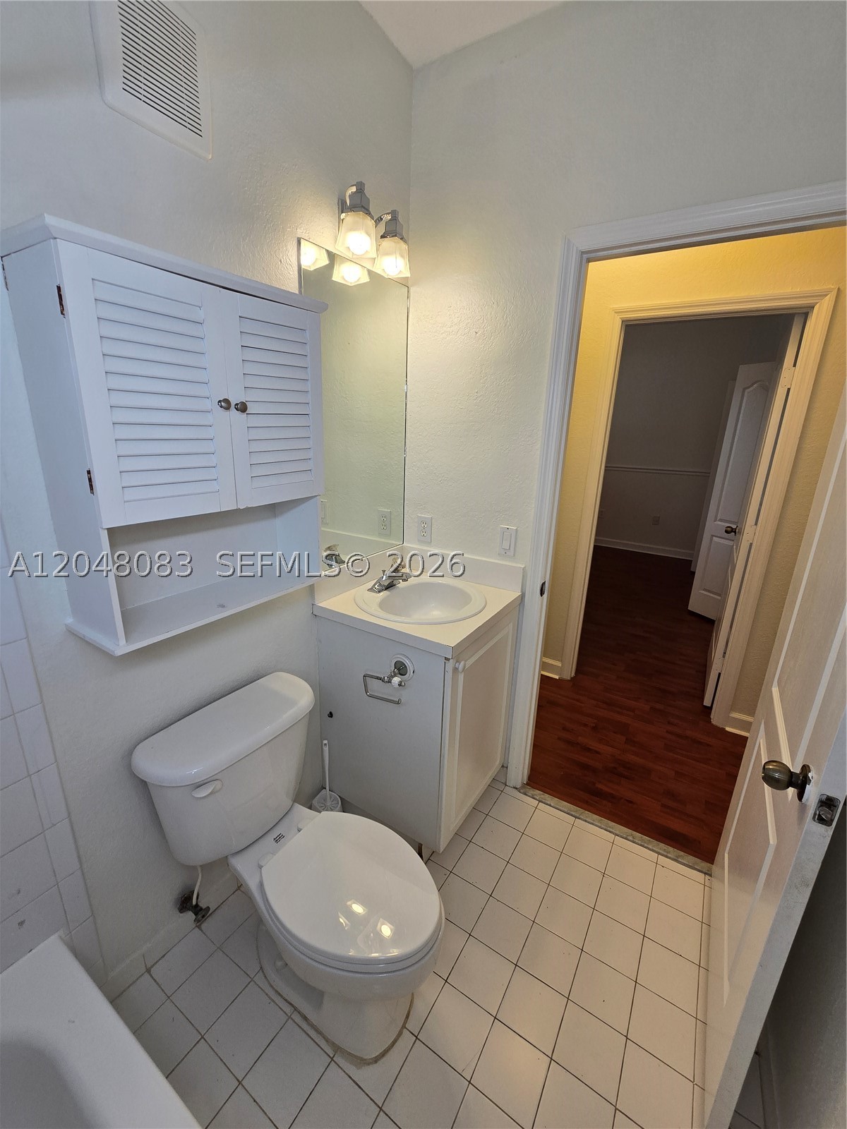 EMERALD LAKES - Residential Lease