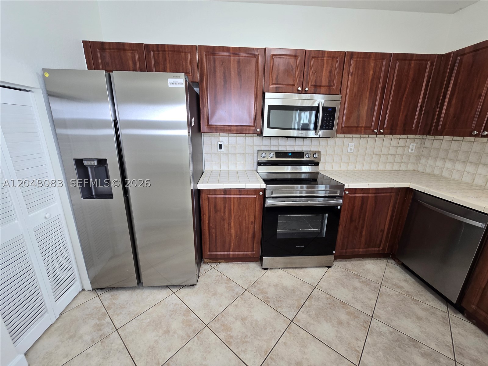 EMERALD LAKES - Residential Lease