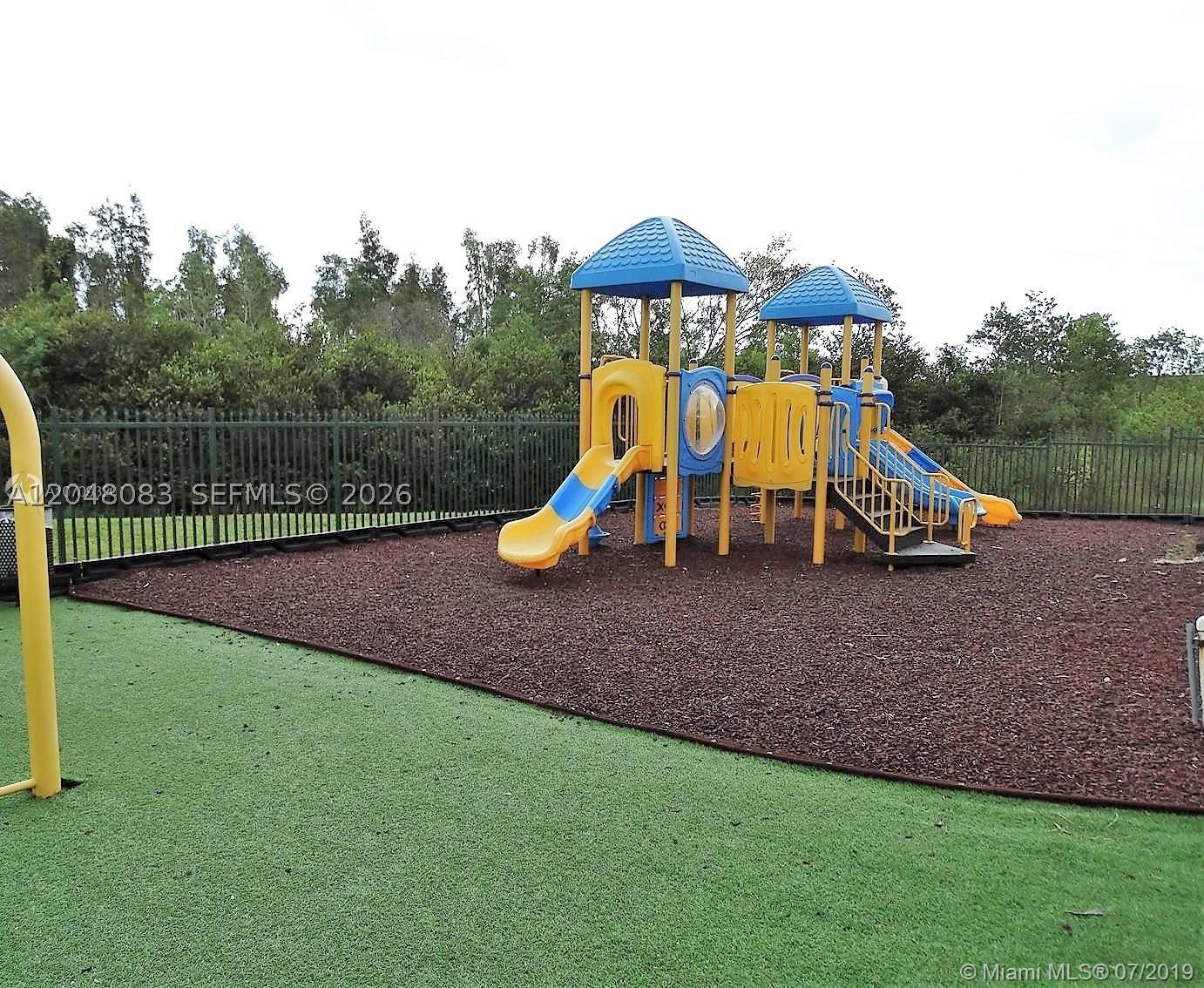EMERALD LAKES - Residential Lease