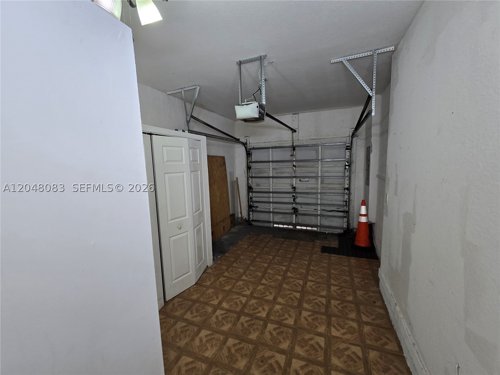 EMERALD LAKES - Residential Lease