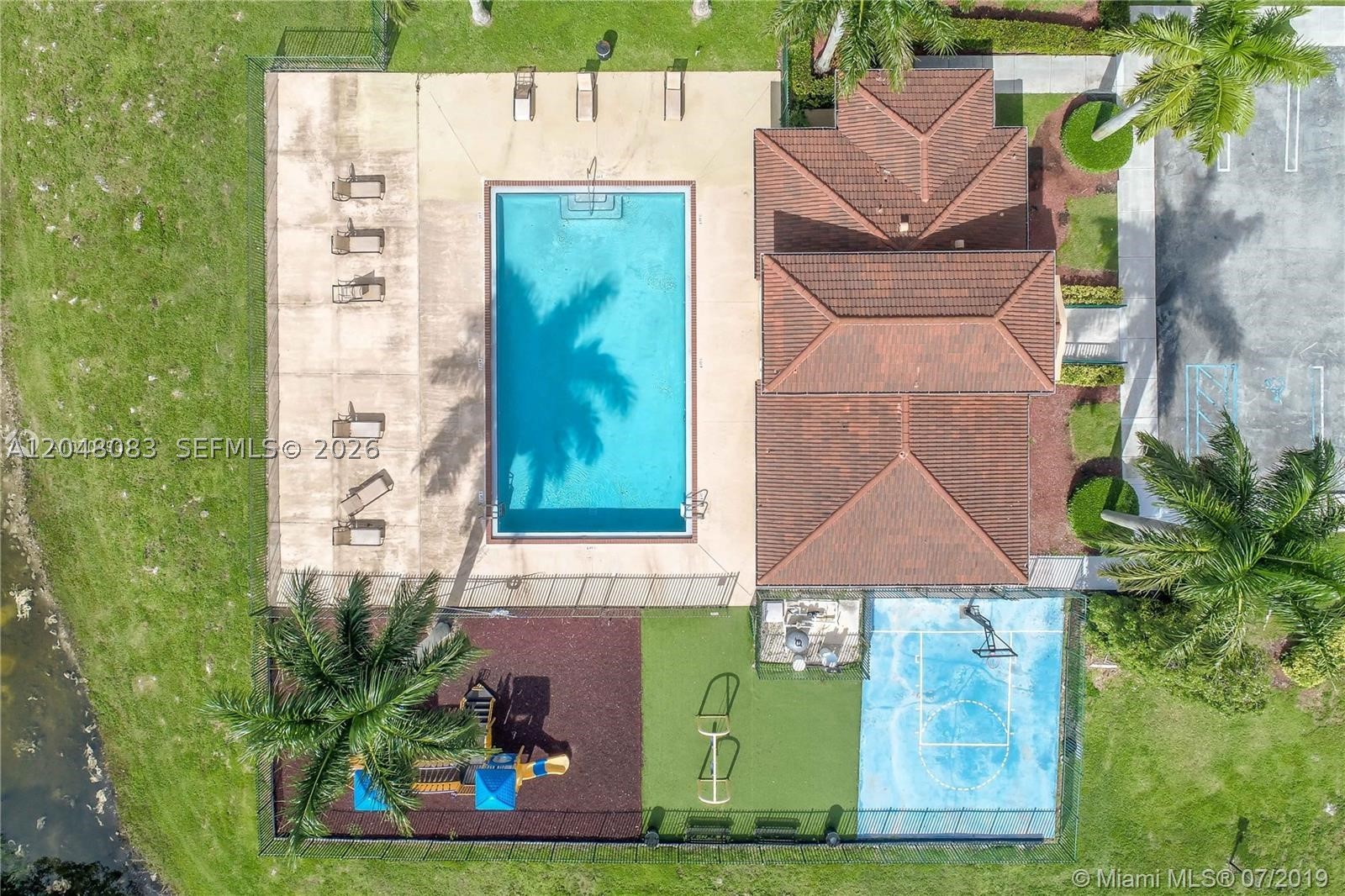 EMERALD LAKES - Residential Lease