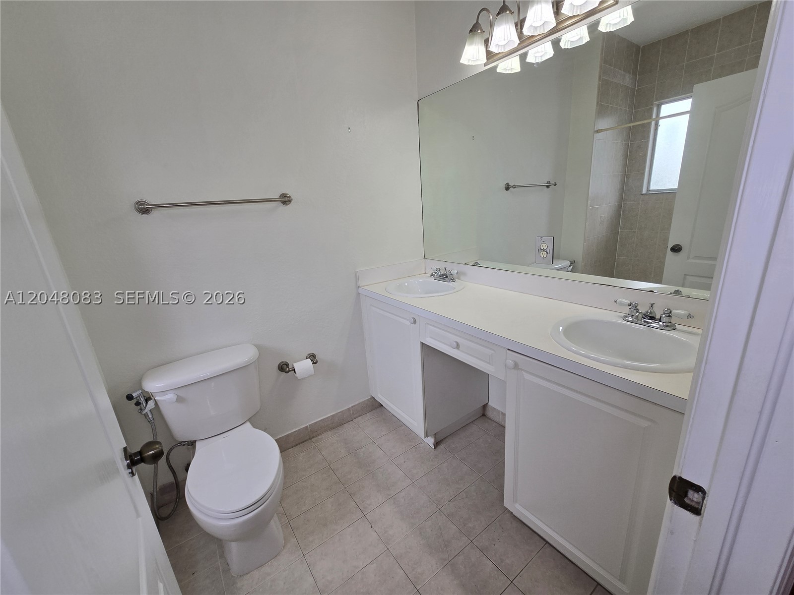 EMERALD LAKES - Residential Lease