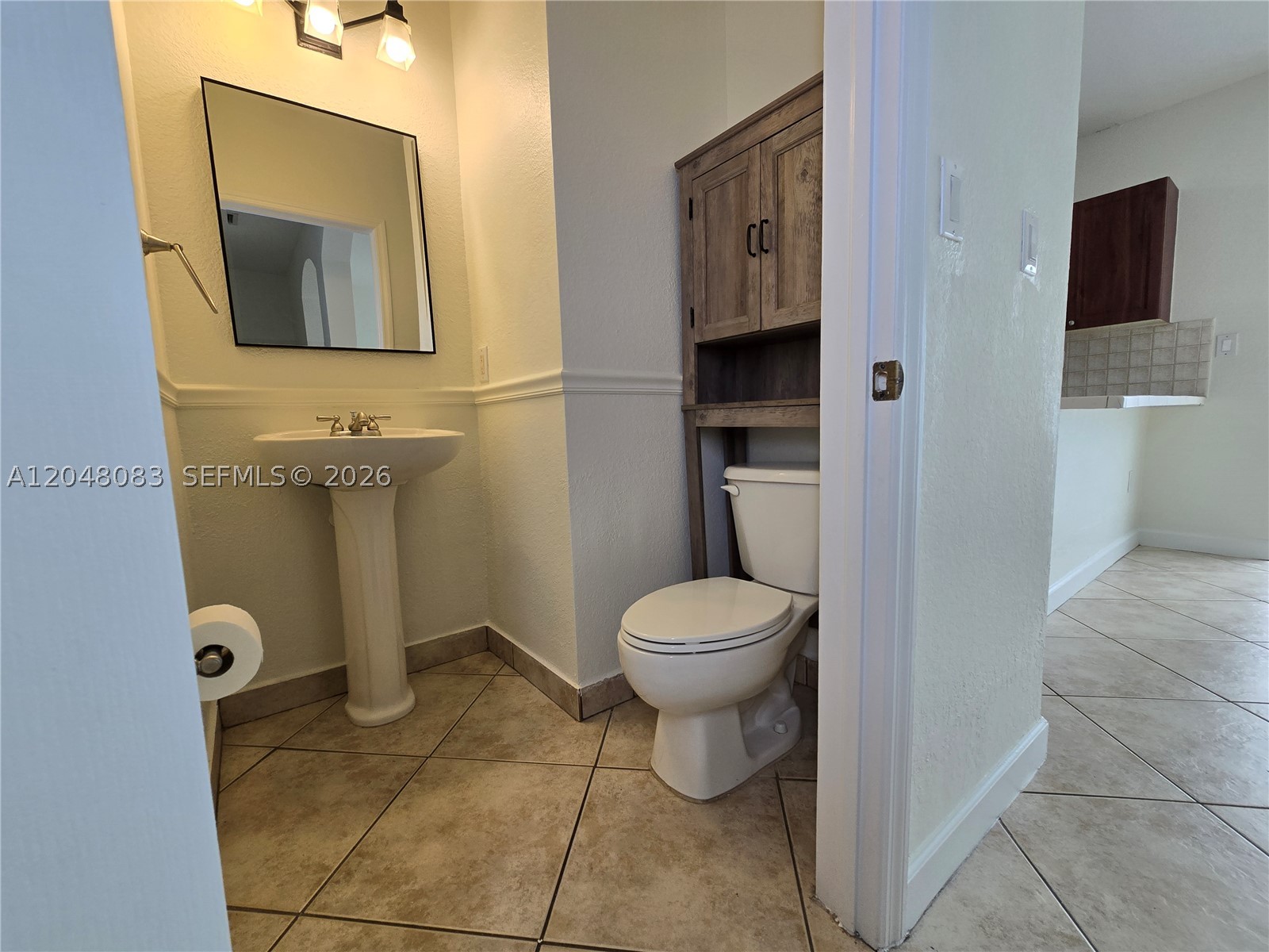 EMERALD LAKES - Residential Lease