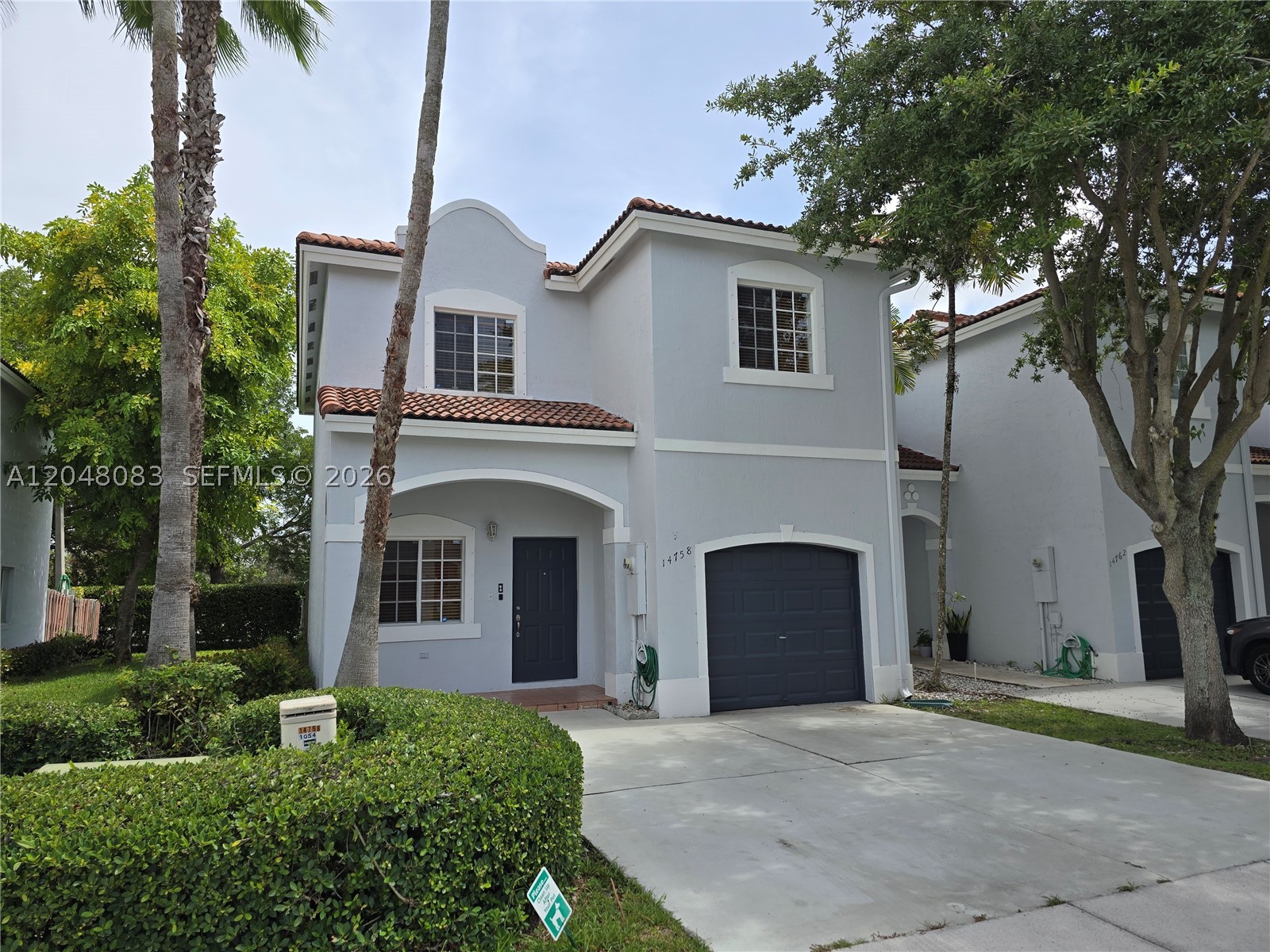 EMERALD LAKES - Residential Lease