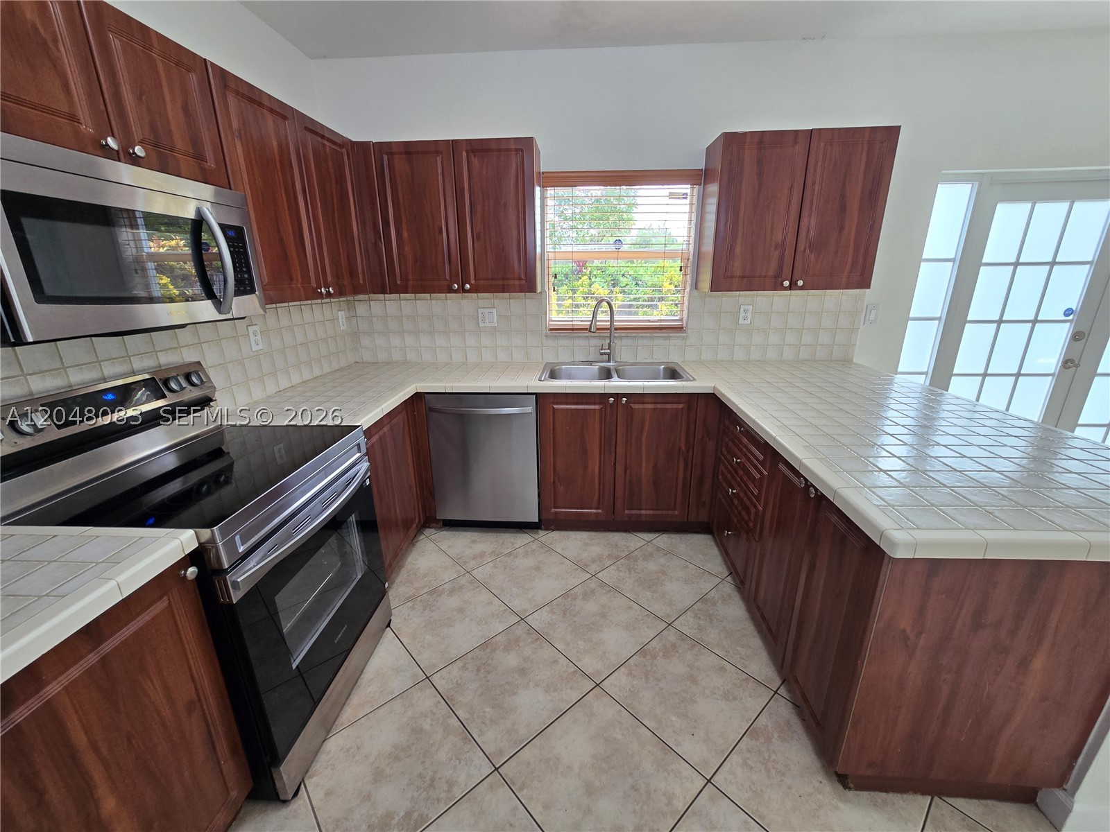 EMERALD LAKES - Residential Lease