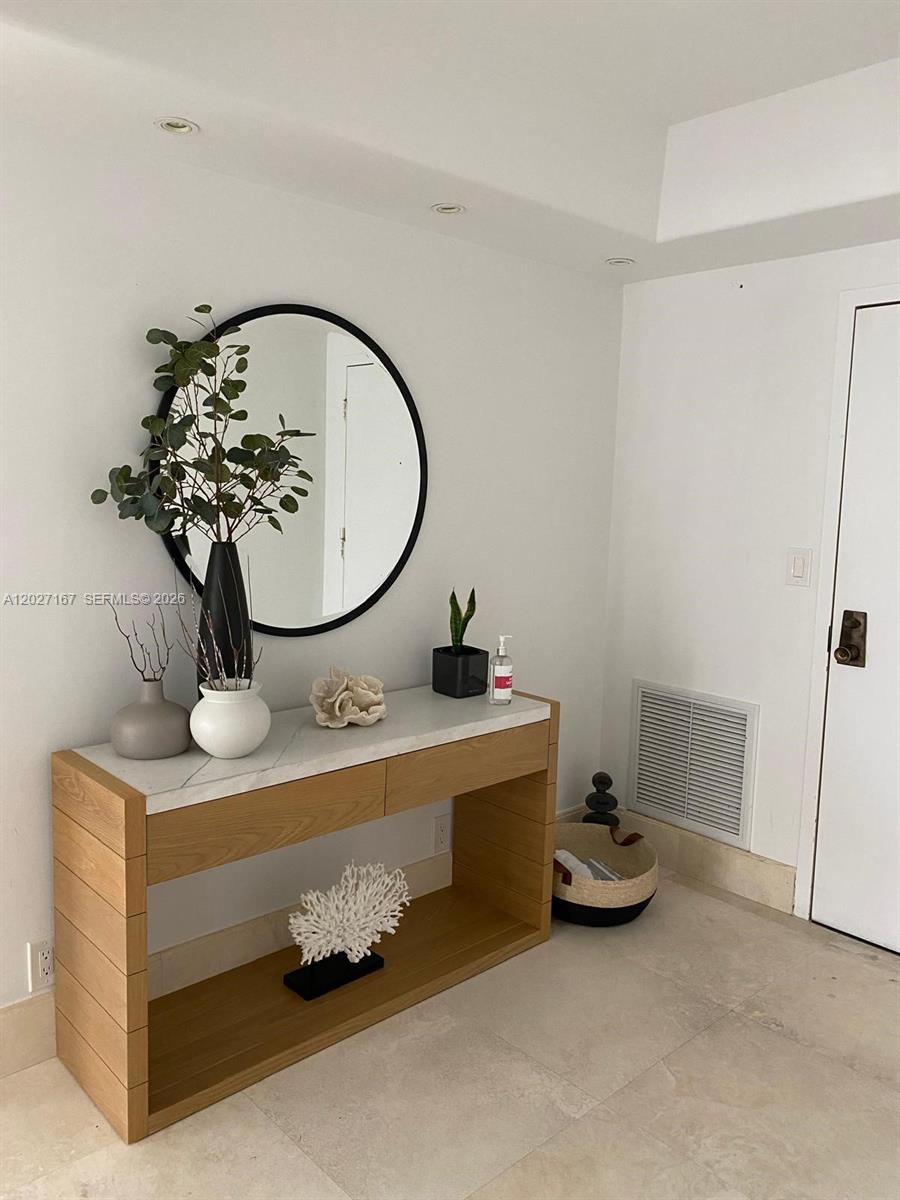 TOWERS OF KEY BISCAYNE CO - Residential Lease