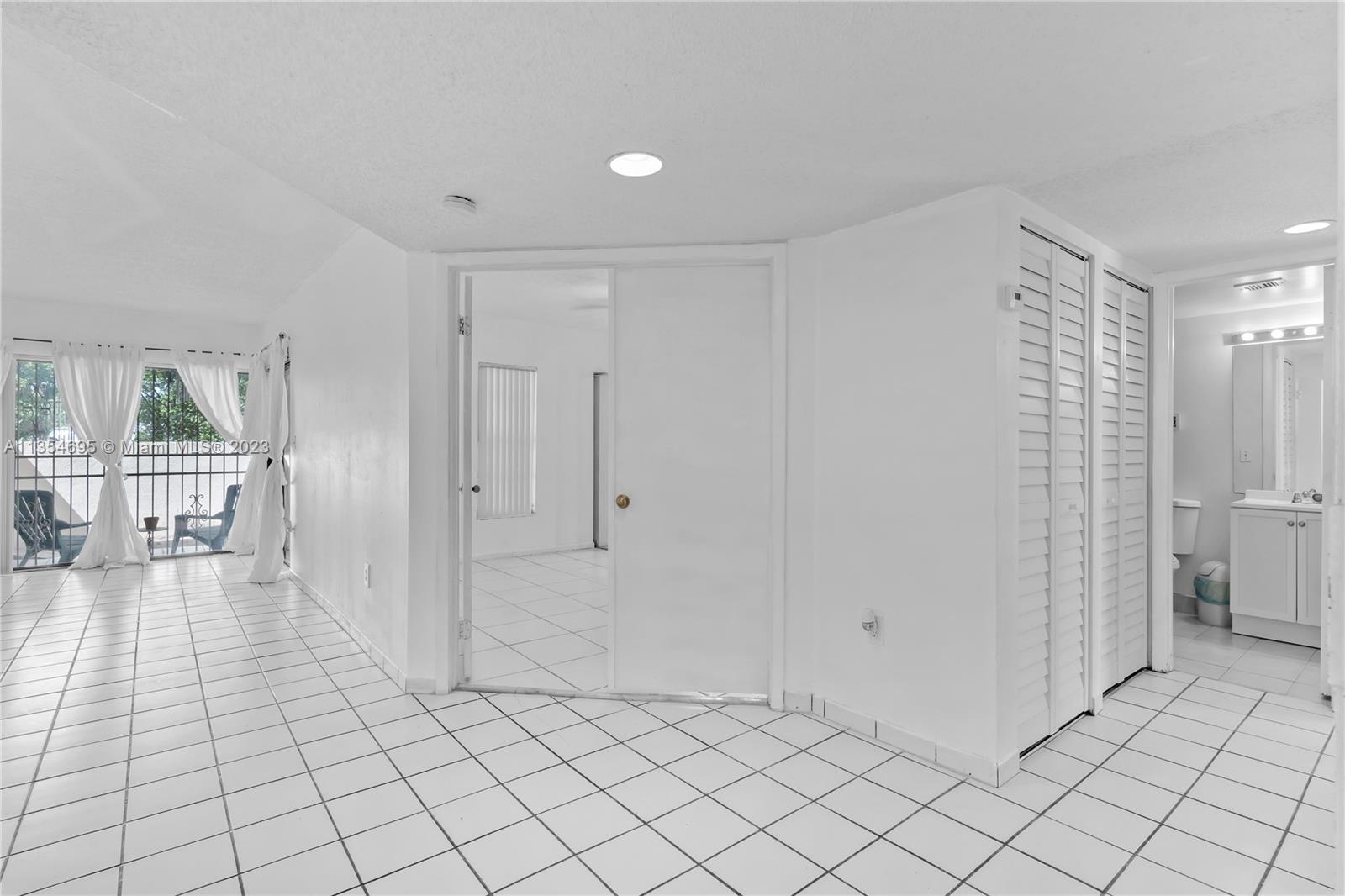 ELAN AT CALUSA CONDO IV - Residential Lease