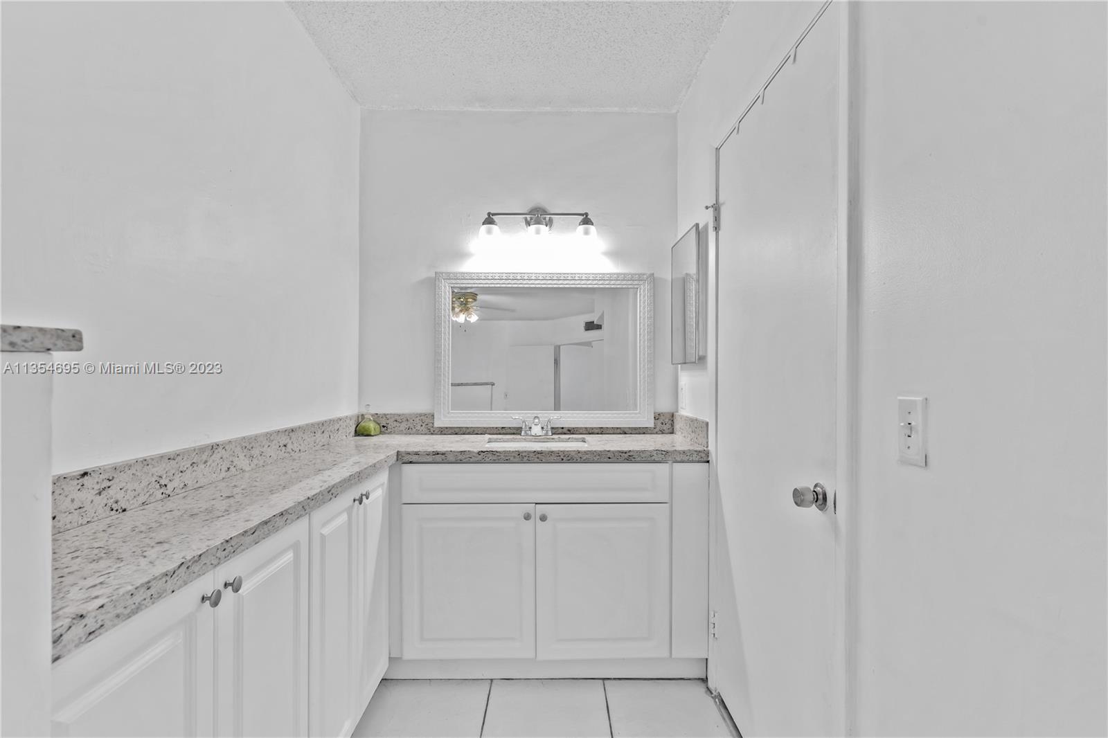ELAN AT CALUSA CONDO IV - Residential Lease