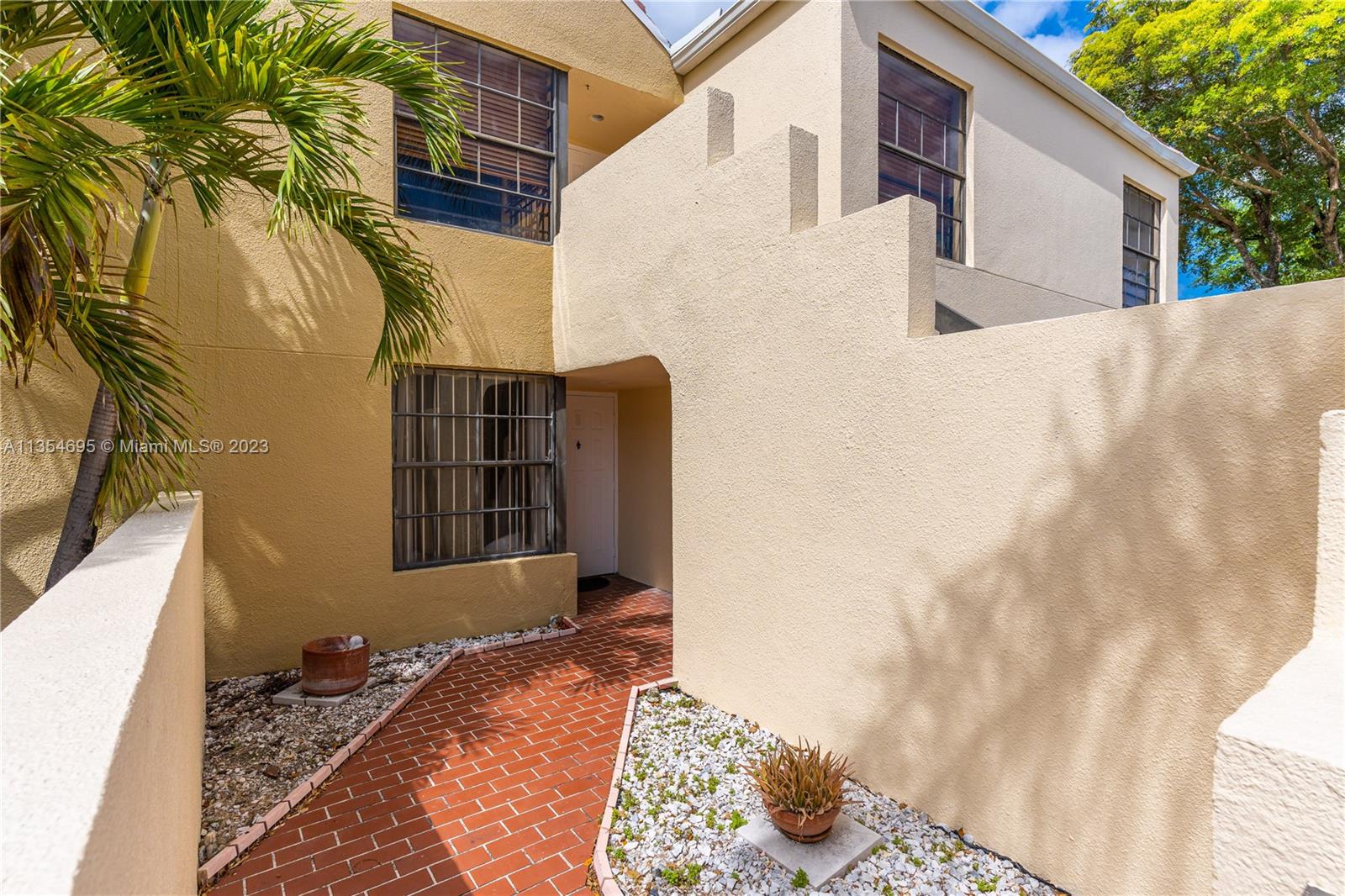 ELAN AT CALUSA CONDO IV - Residential Lease