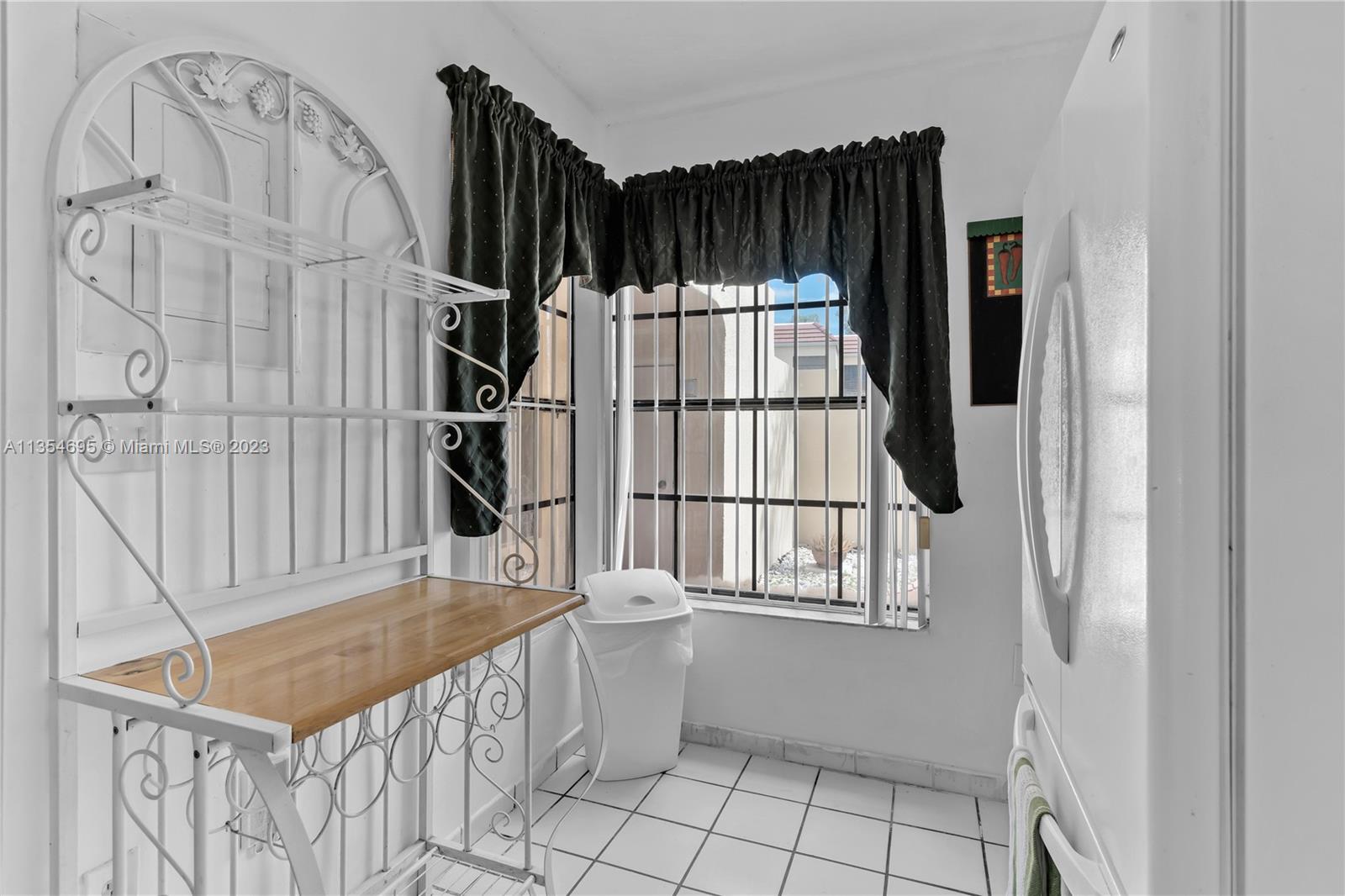 ELAN AT CALUSA CONDO IV - Residential Lease