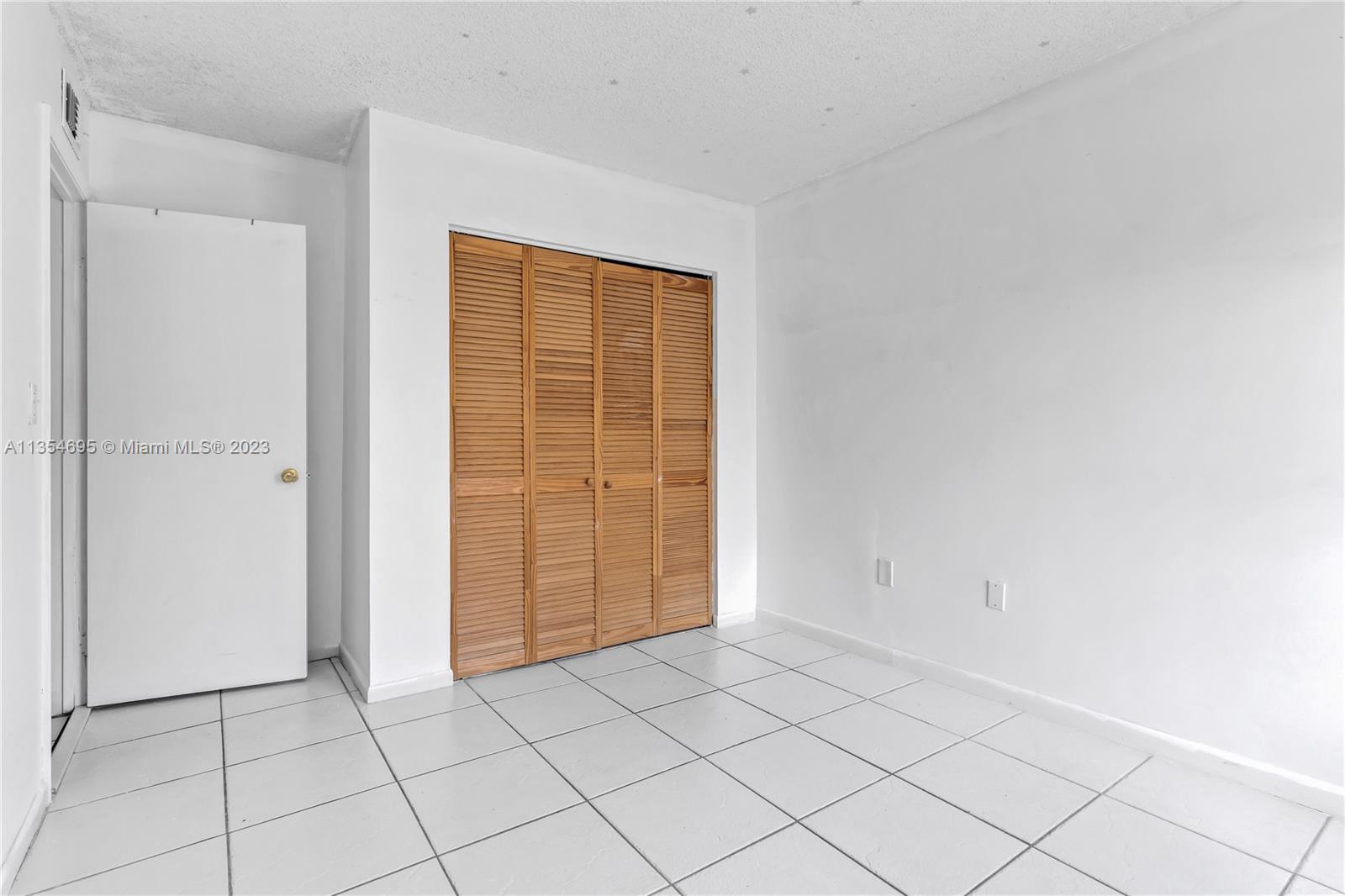 ELAN AT CALUSA CONDO IV - Residential Lease