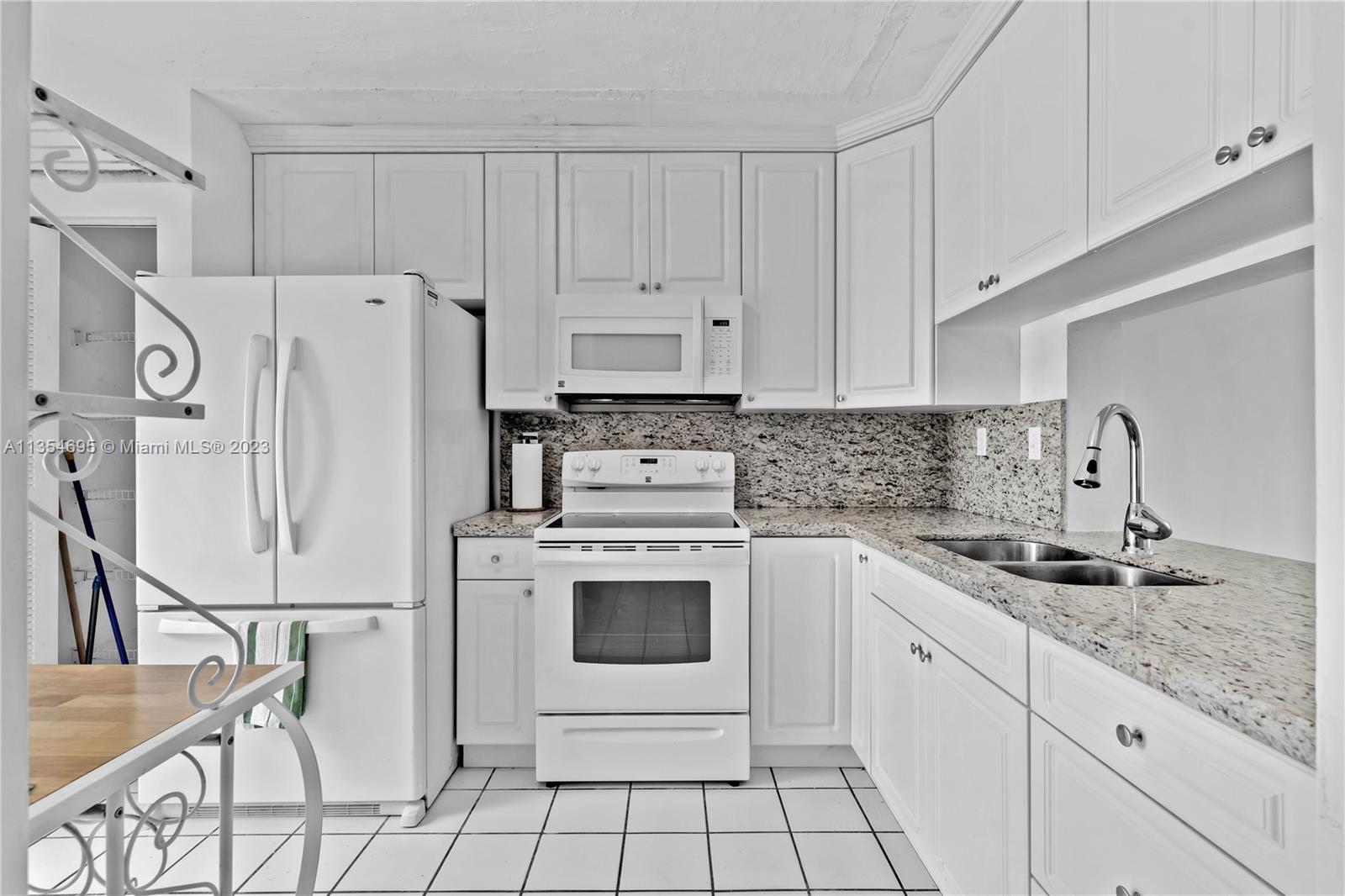 ELAN AT CALUSA CONDO IV - Residential Lease