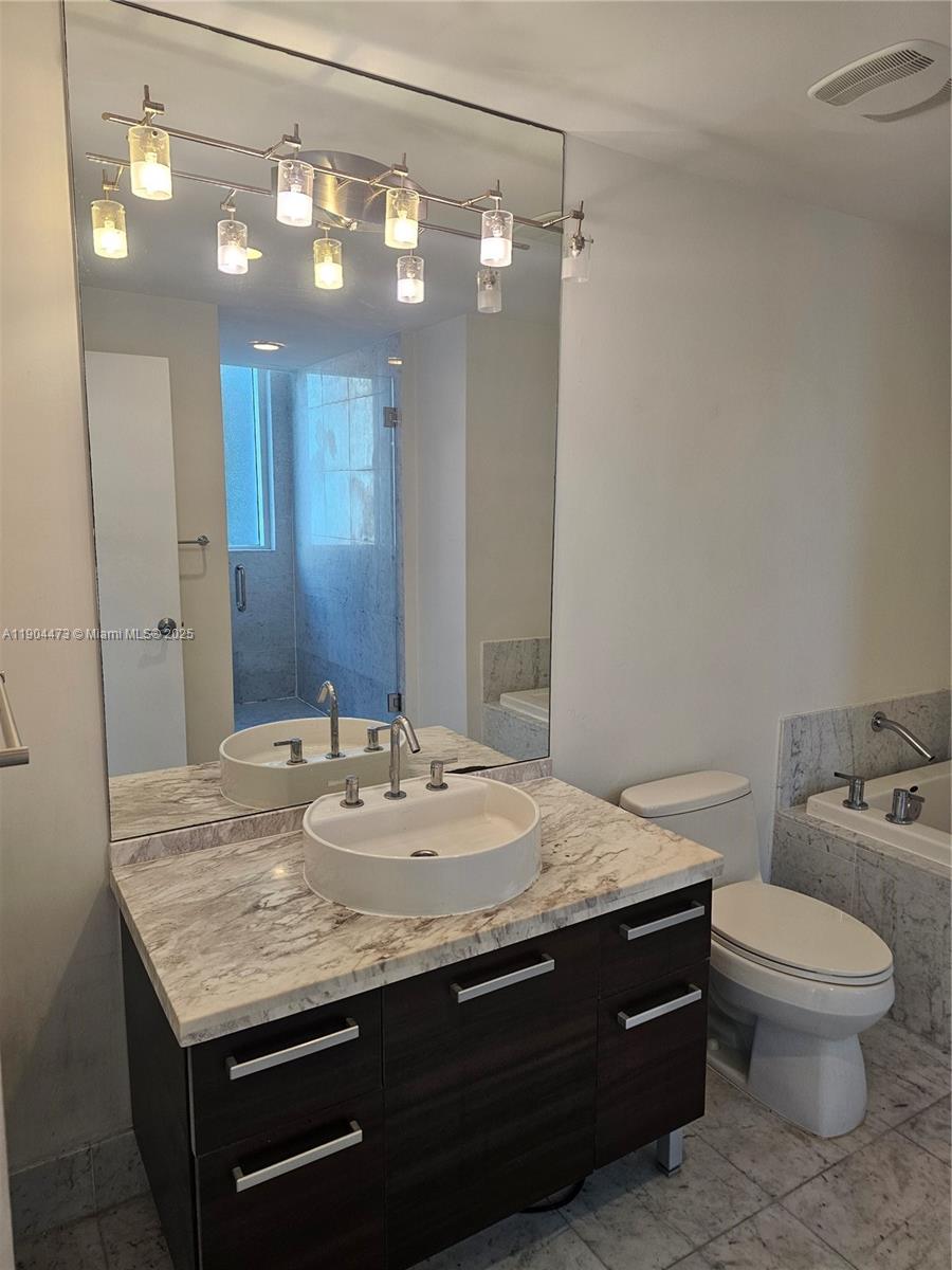 VIZCAYNE NORTH CONDO - Residential