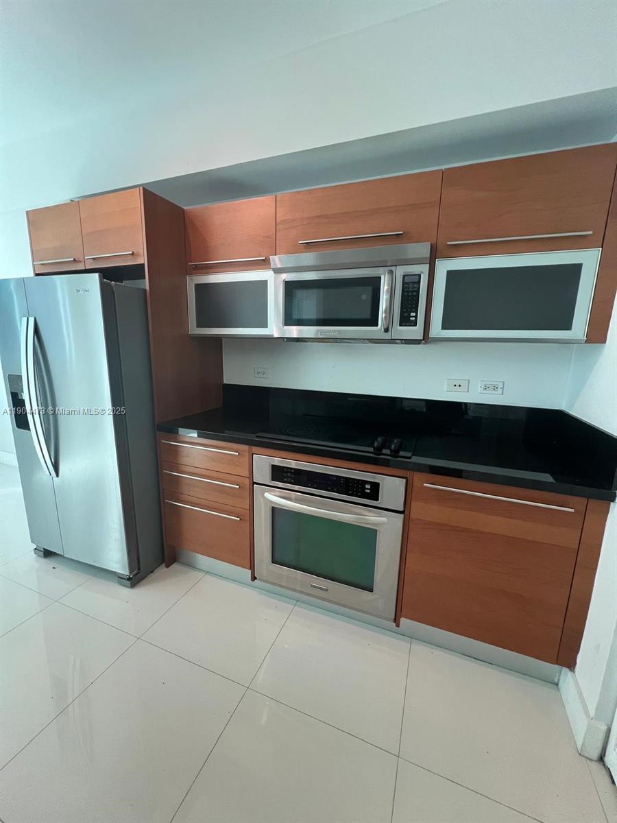 VIZCAYNE NORTH CONDO - Residential