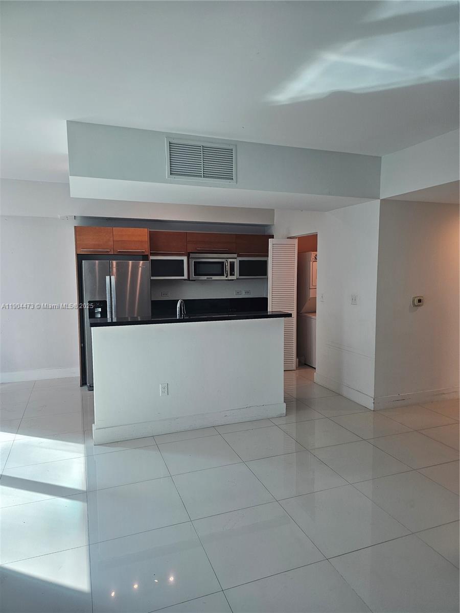 VIZCAYNE NORTH CONDO - Residential