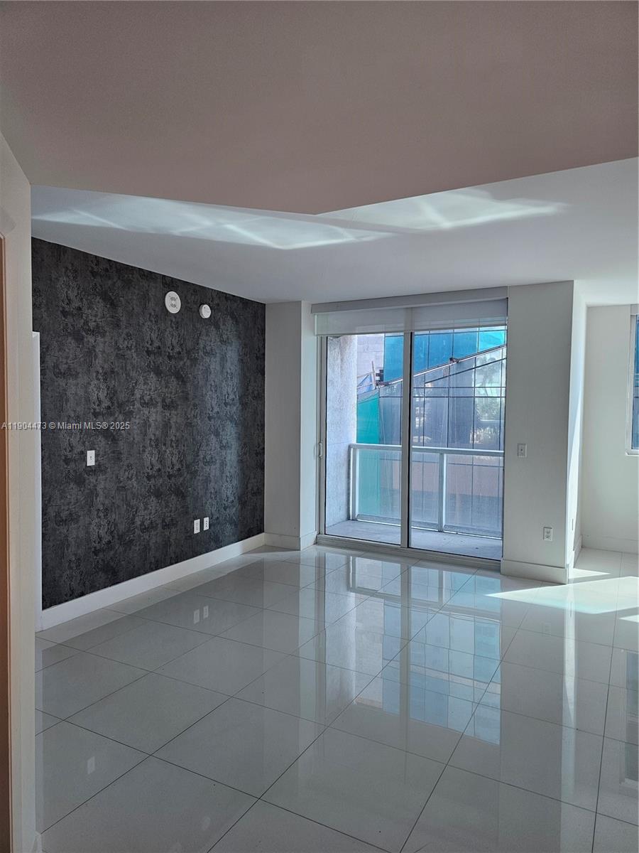 VIZCAYNE NORTH CONDO - Residential