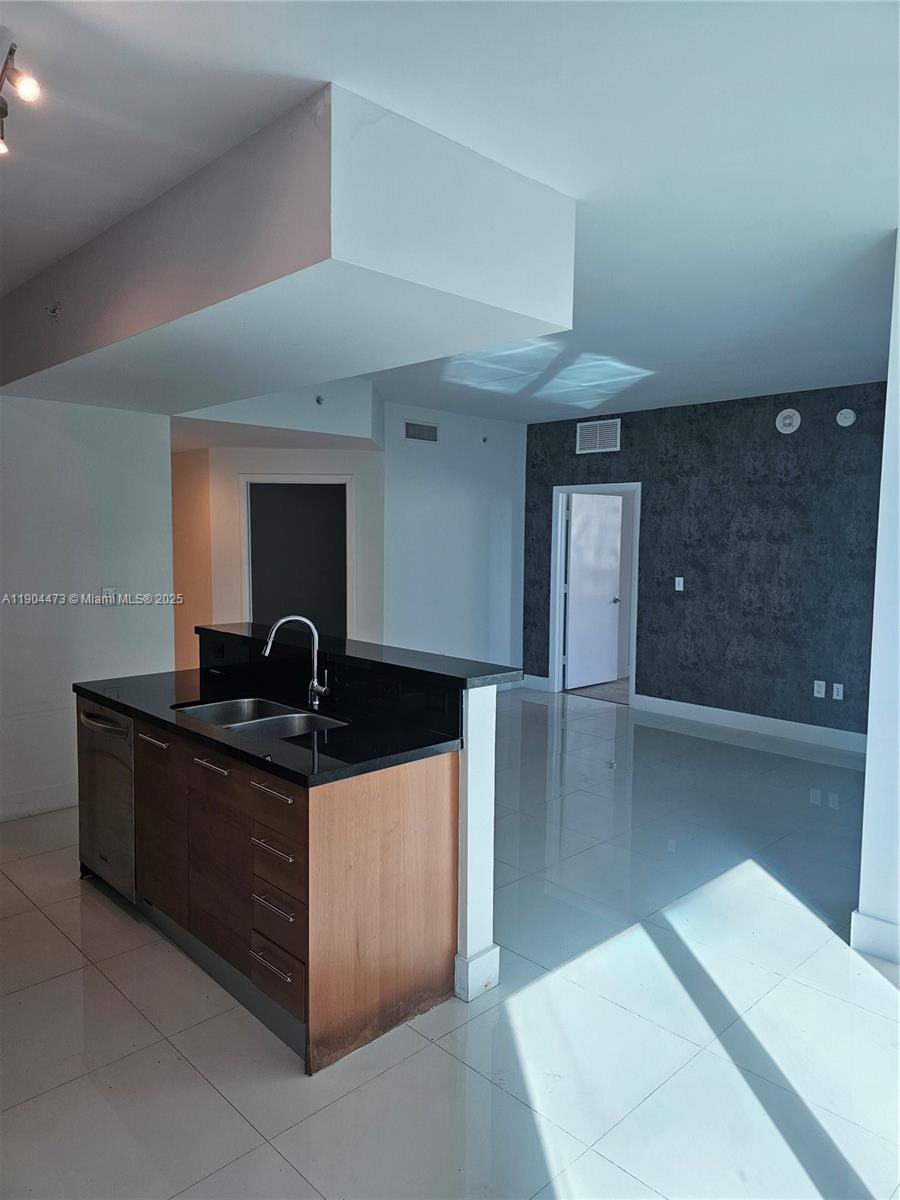 VIZCAYNE NORTH CONDO - Residential