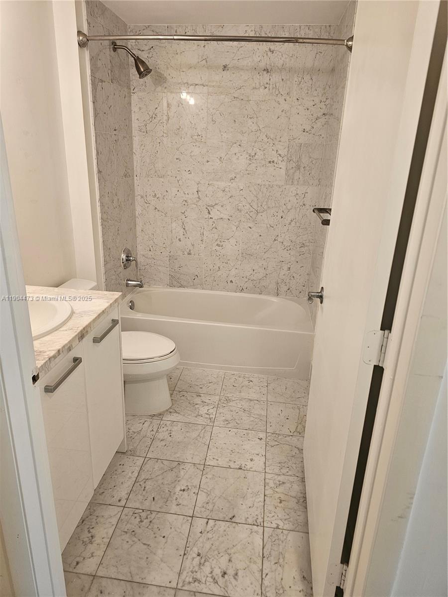 VIZCAYNE NORTH CONDO - Residential