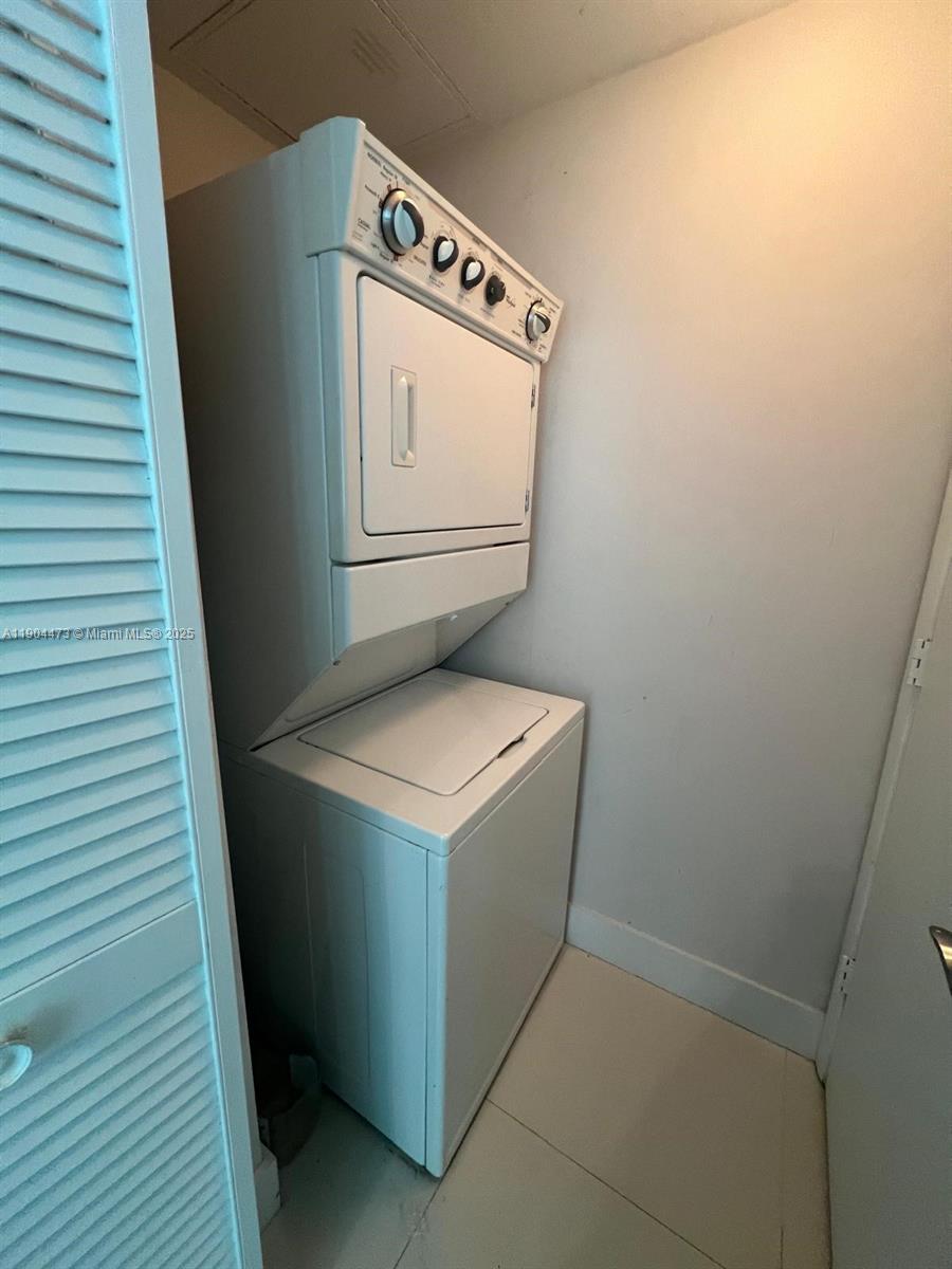 VIZCAYNE NORTH CONDO - Residential