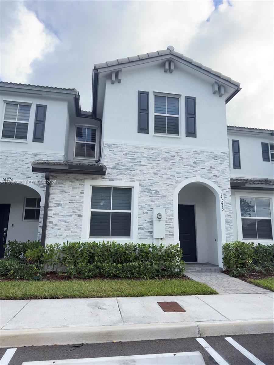 Beautiful and well-maintained townhome located in the growing area of Homestead, FL. This spacious 3-bedroom, 2.5-bath residence offers a comfortable layout ideal for modern living, with bedrooms typically situated upstairs for added privacy. The home provides a welcoming atmosphere with design touches and functional living spaces. Conveniently located near schools, shopping centers, dining options, and major roads, offering easy access for daily commuting and everyday essentials. Homestead continues to grow as a desirable area with access to parks, local attractions, and much more.