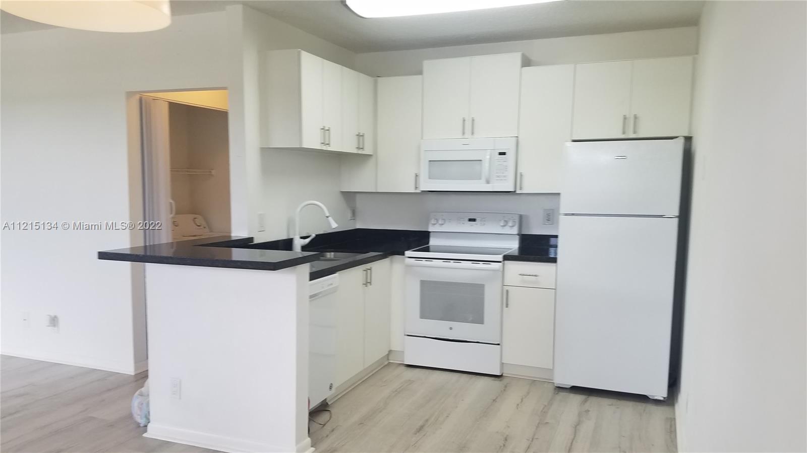 Beautiful condo 2/2. Second floor. New laminate floor, washer and dryer inside the unit.
