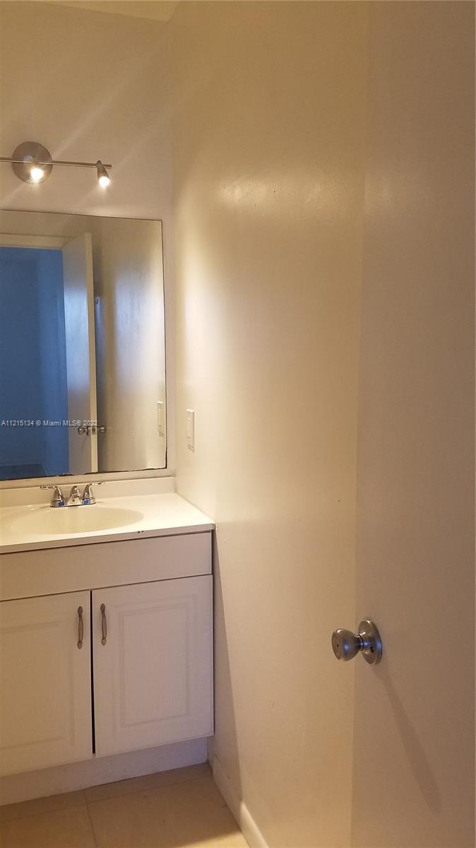 COUNTRY PARK CONDO - Residential Lease