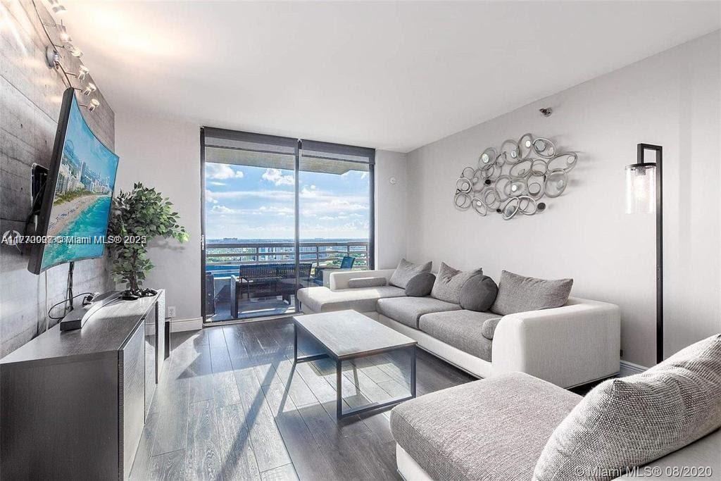 PARC CENTRAL AVENTURA SOU - Residential Lease