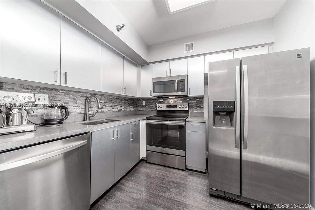 PARC CENTRAL AVENTURA SOU - Residential Lease