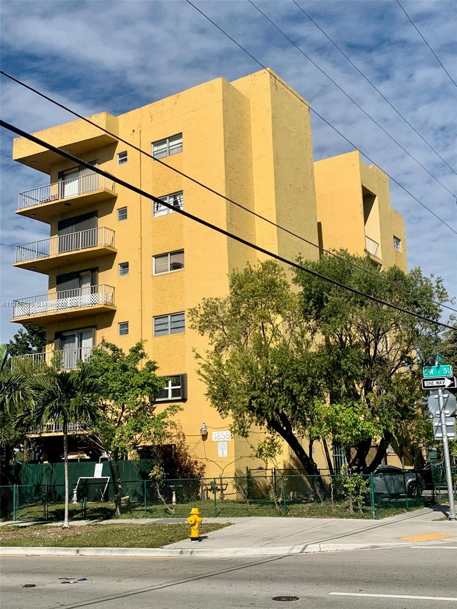 ROYAL CONDO - Residential Lease