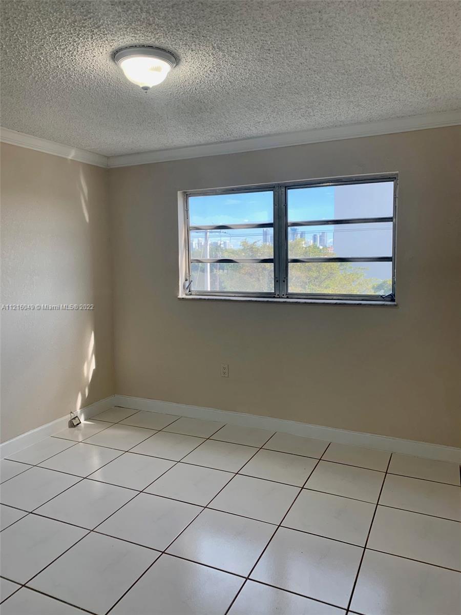 ROYAL CONDO - Residential Lease