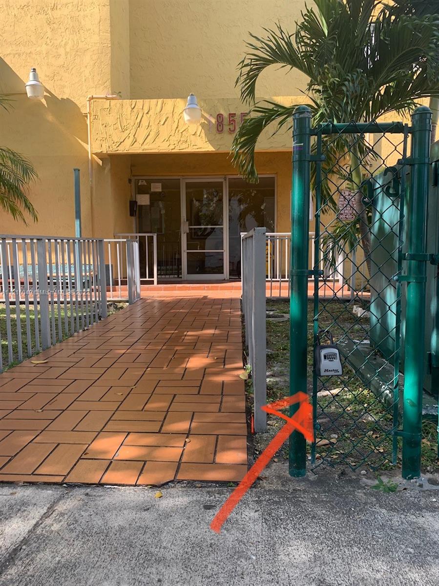 ROYAL CONDO - Residential Lease