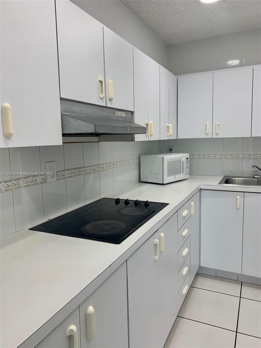 ROYAL CONDO - Residential Lease