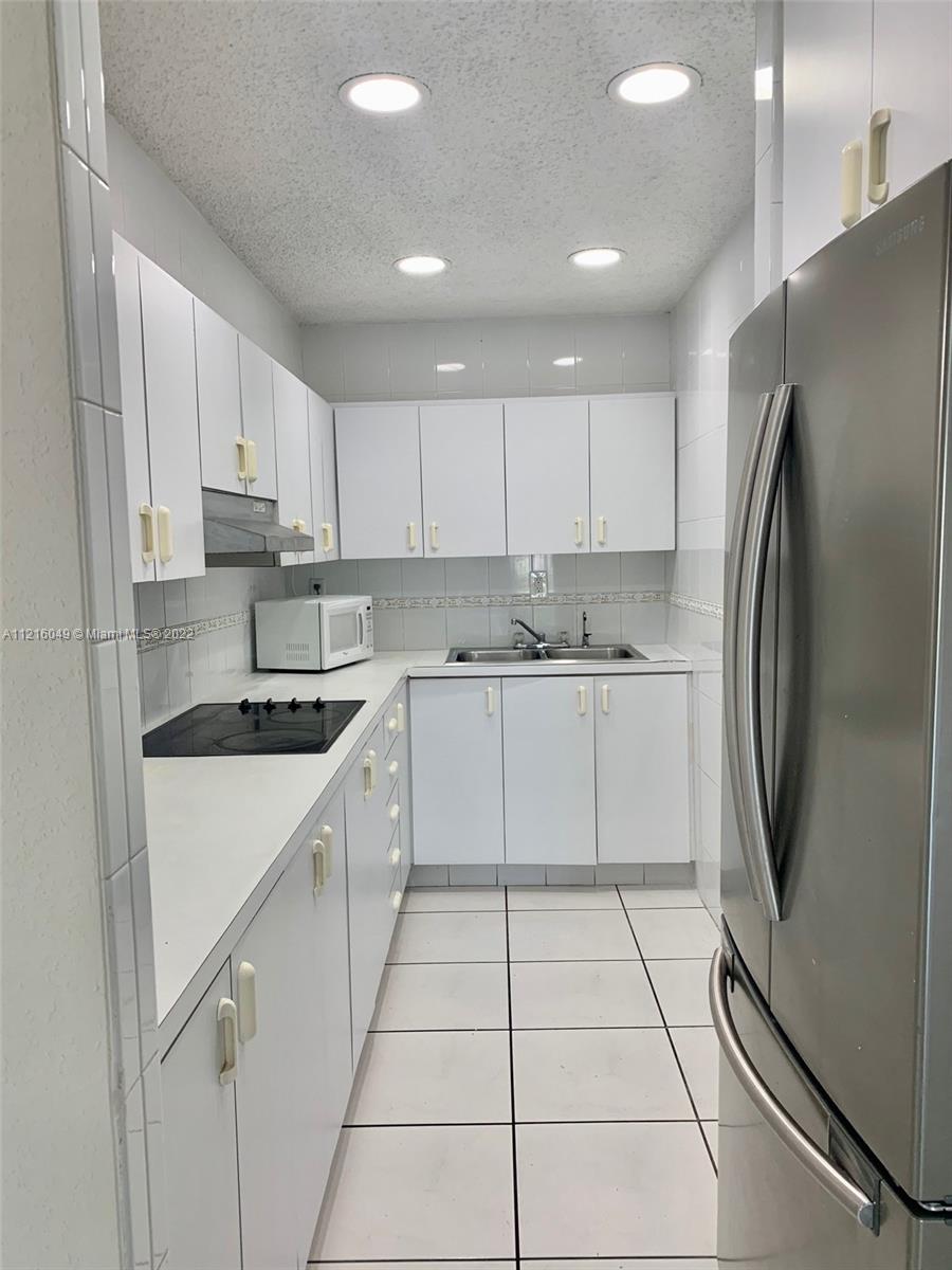 ROYAL CONDO - Residential Lease