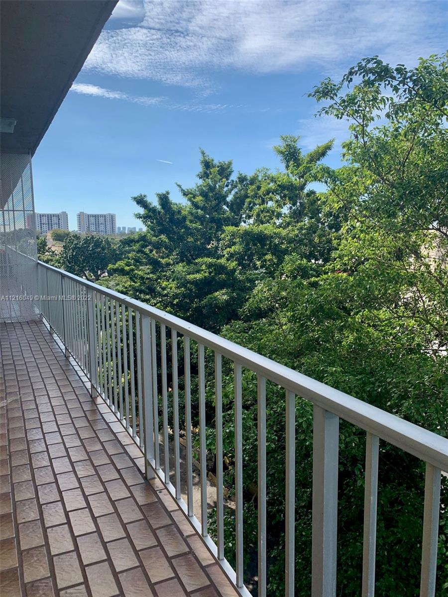 ROYAL CONDO - Residential Lease