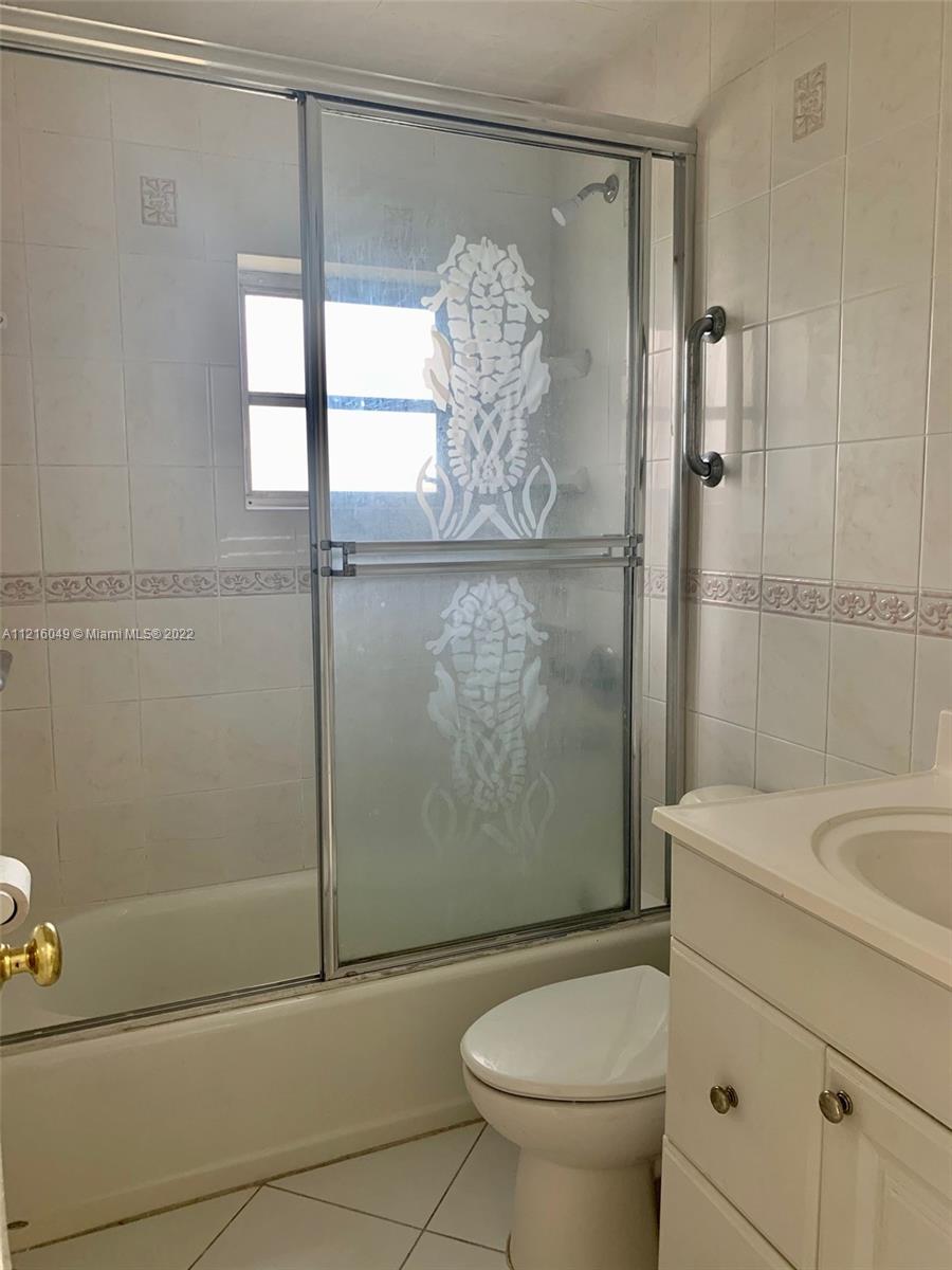 ROYAL CONDO - Residential Lease