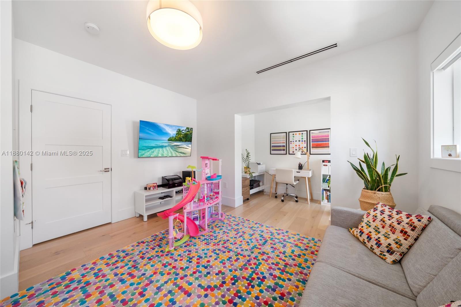 COCONUT GROVE MANOR - Residential