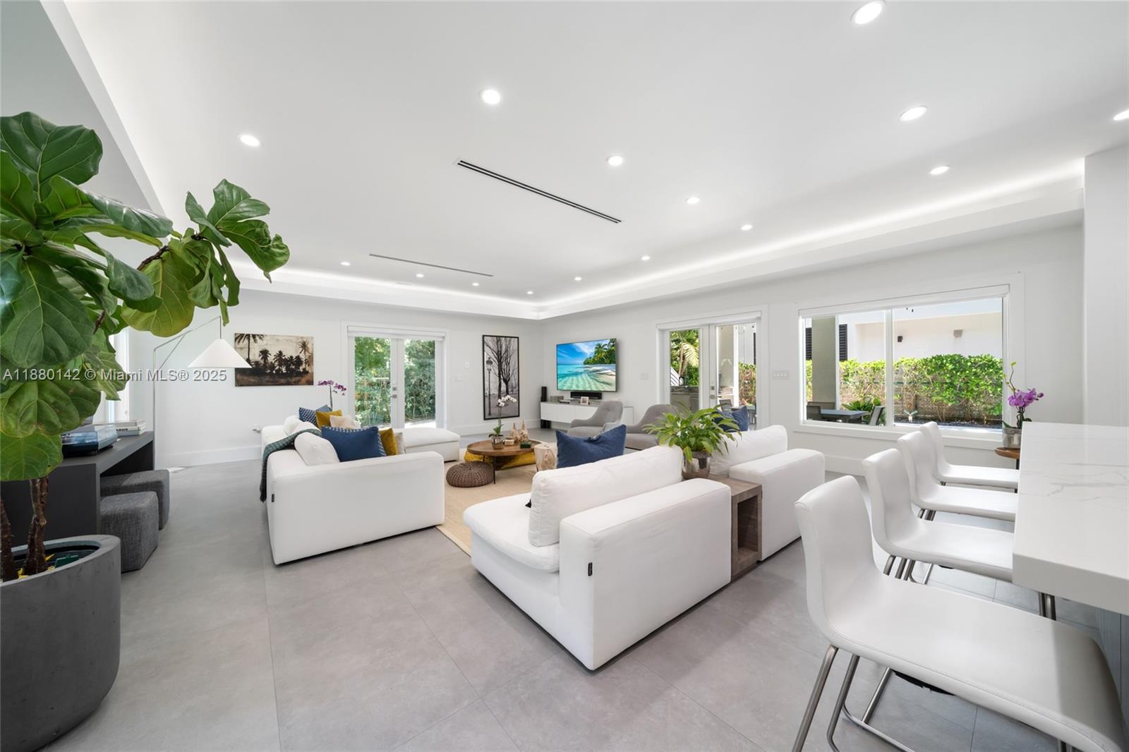 COCONUT GROVE MANOR - Residential
