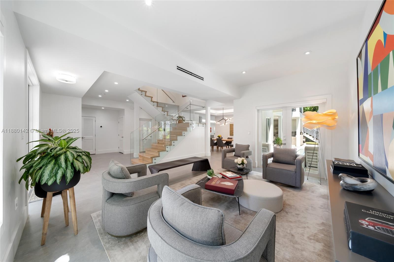 COCONUT GROVE MANOR - Residential
