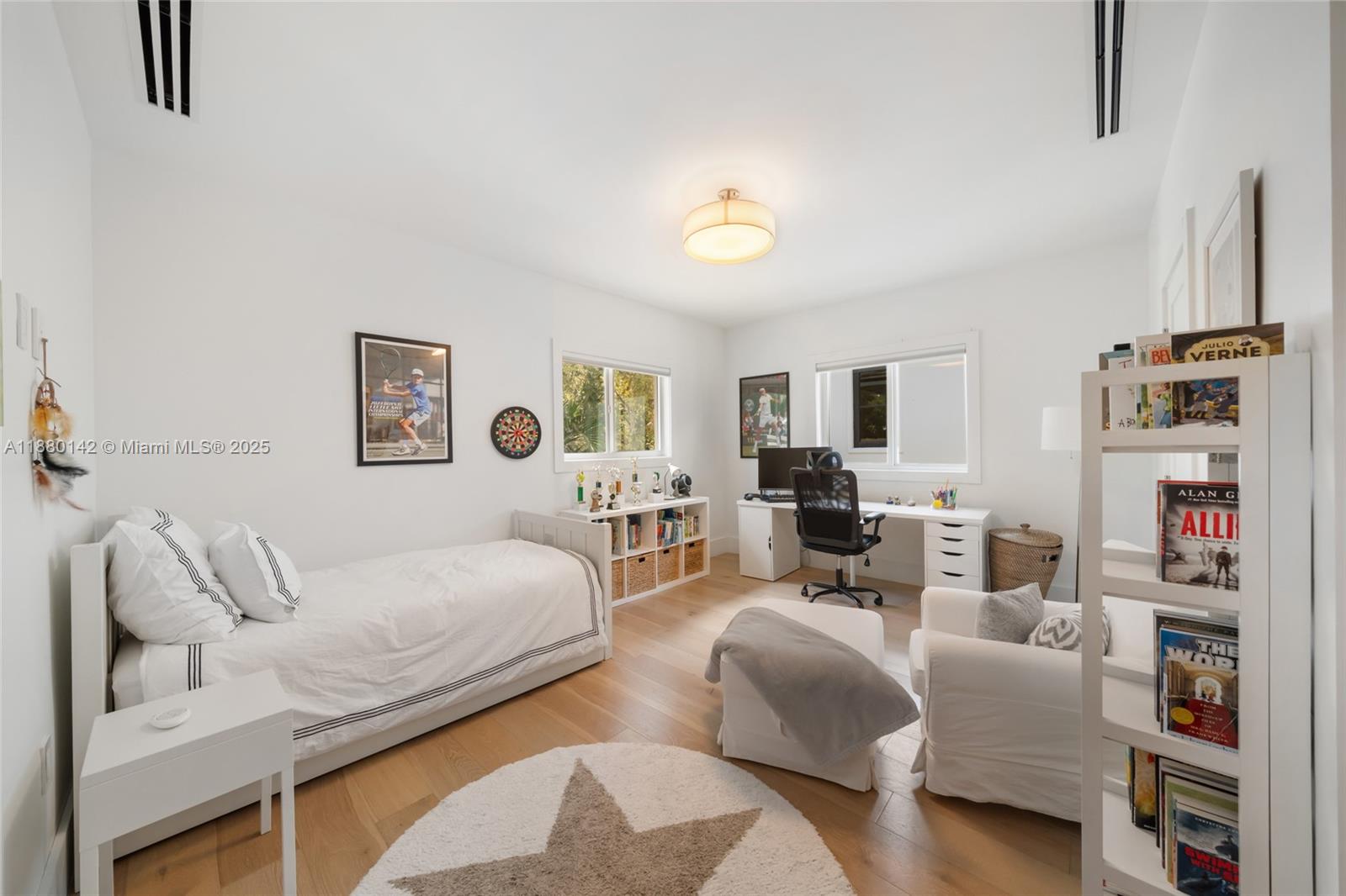 COCONUT GROVE MANOR - Residential