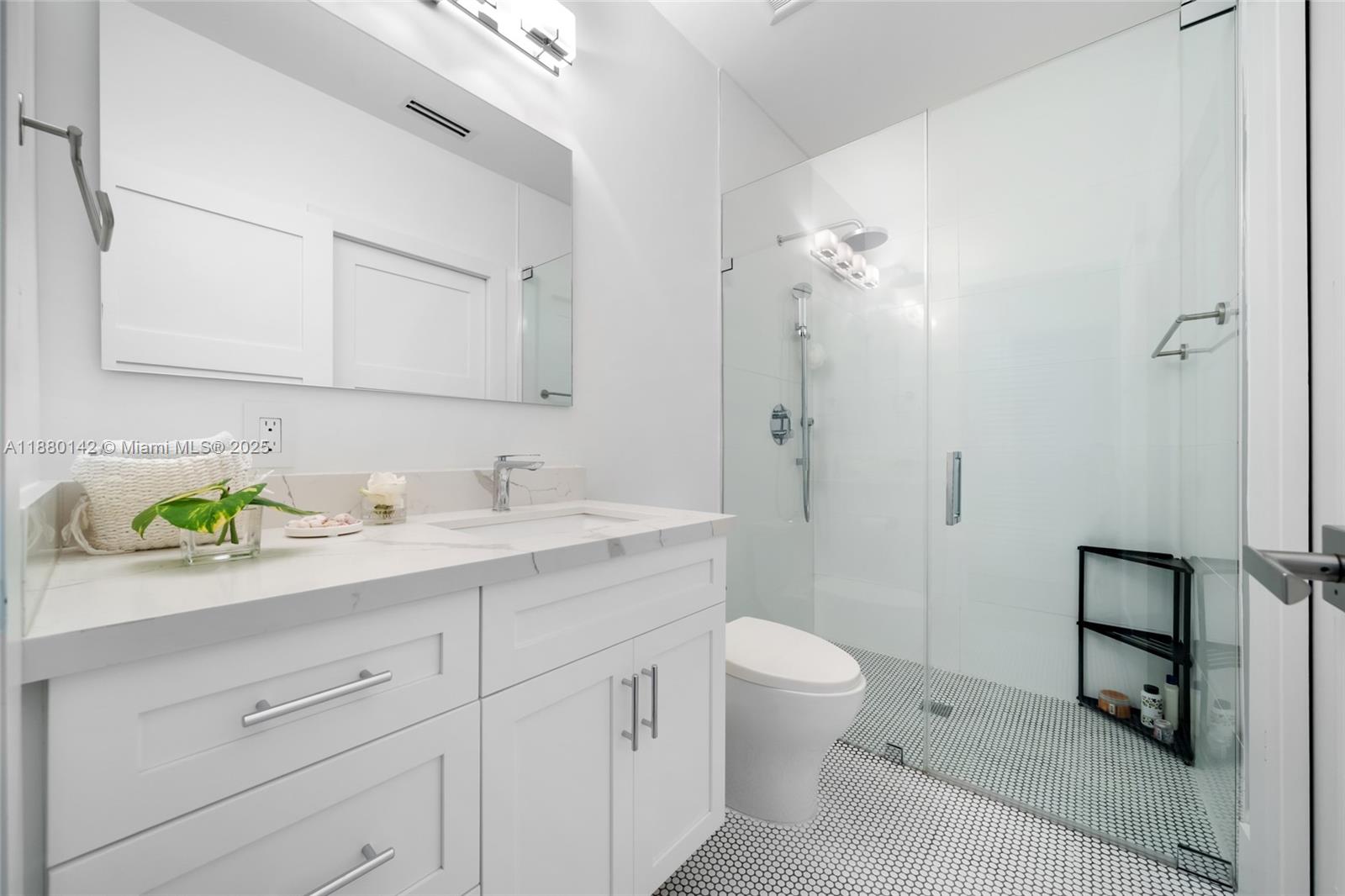 COCONUT GROVE MANOR - Residential