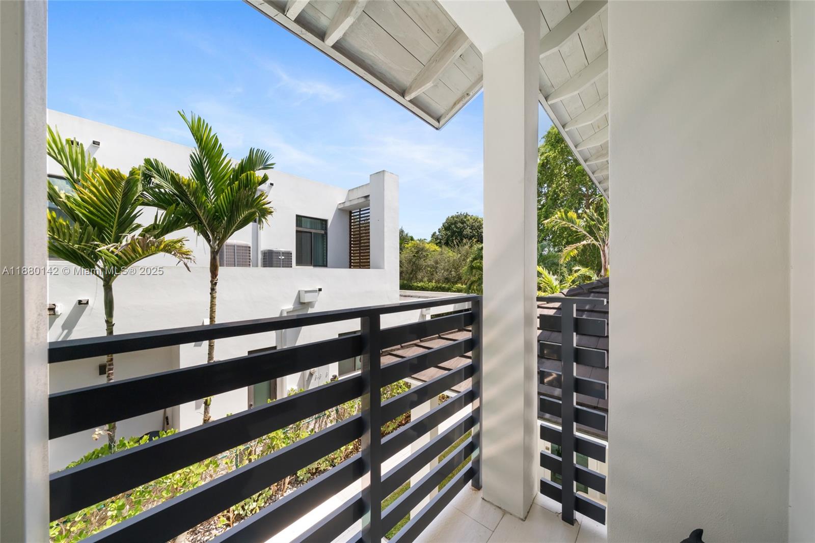 COCONUT GROVE MANOR - Residential