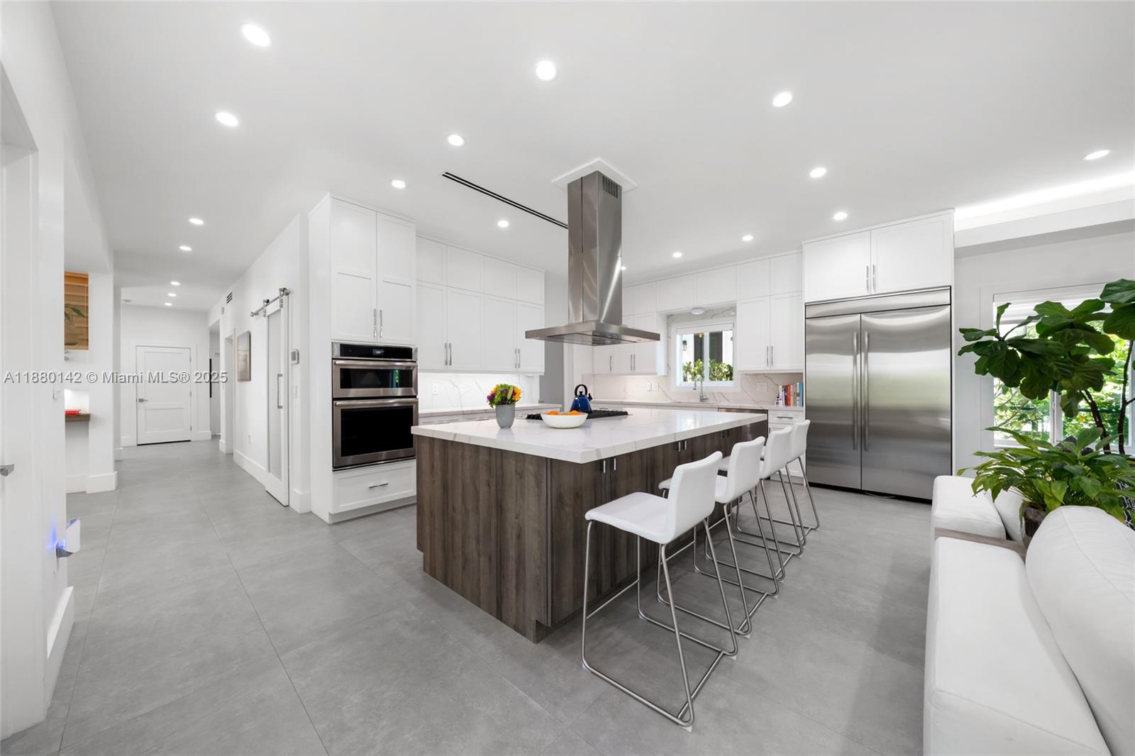COCONUT GROVE MANOR - Residential