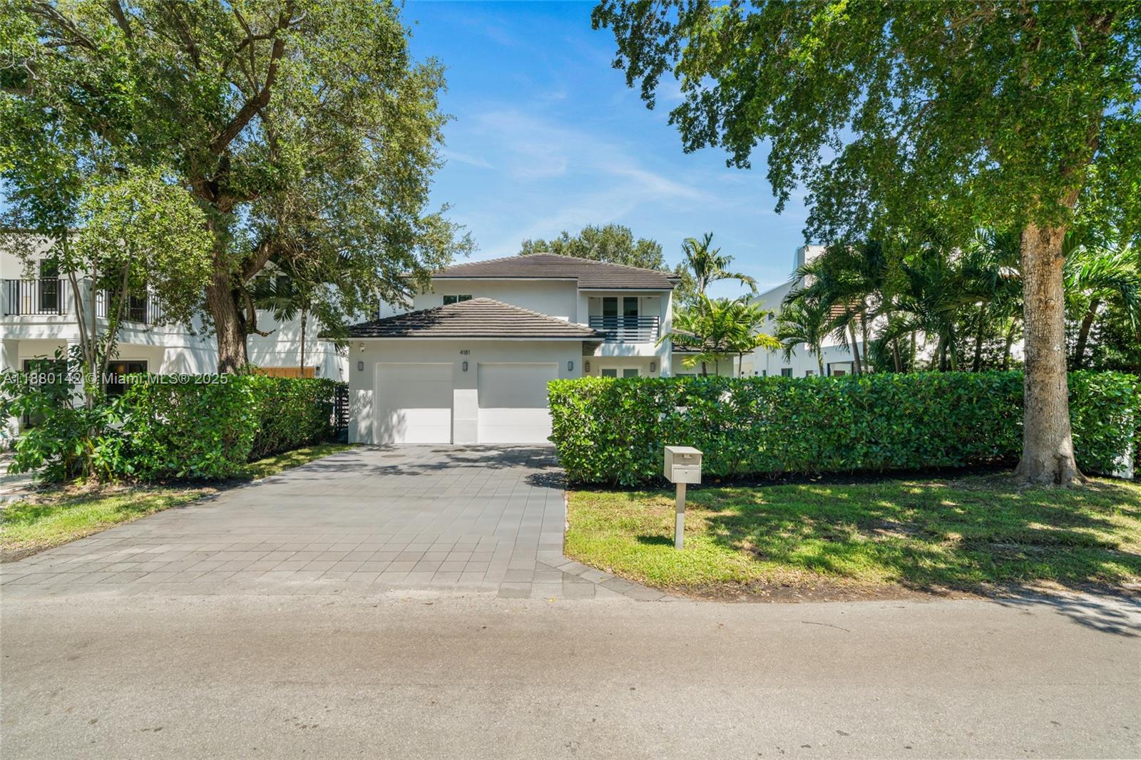 COCONUT GROVE MANOR - Residential