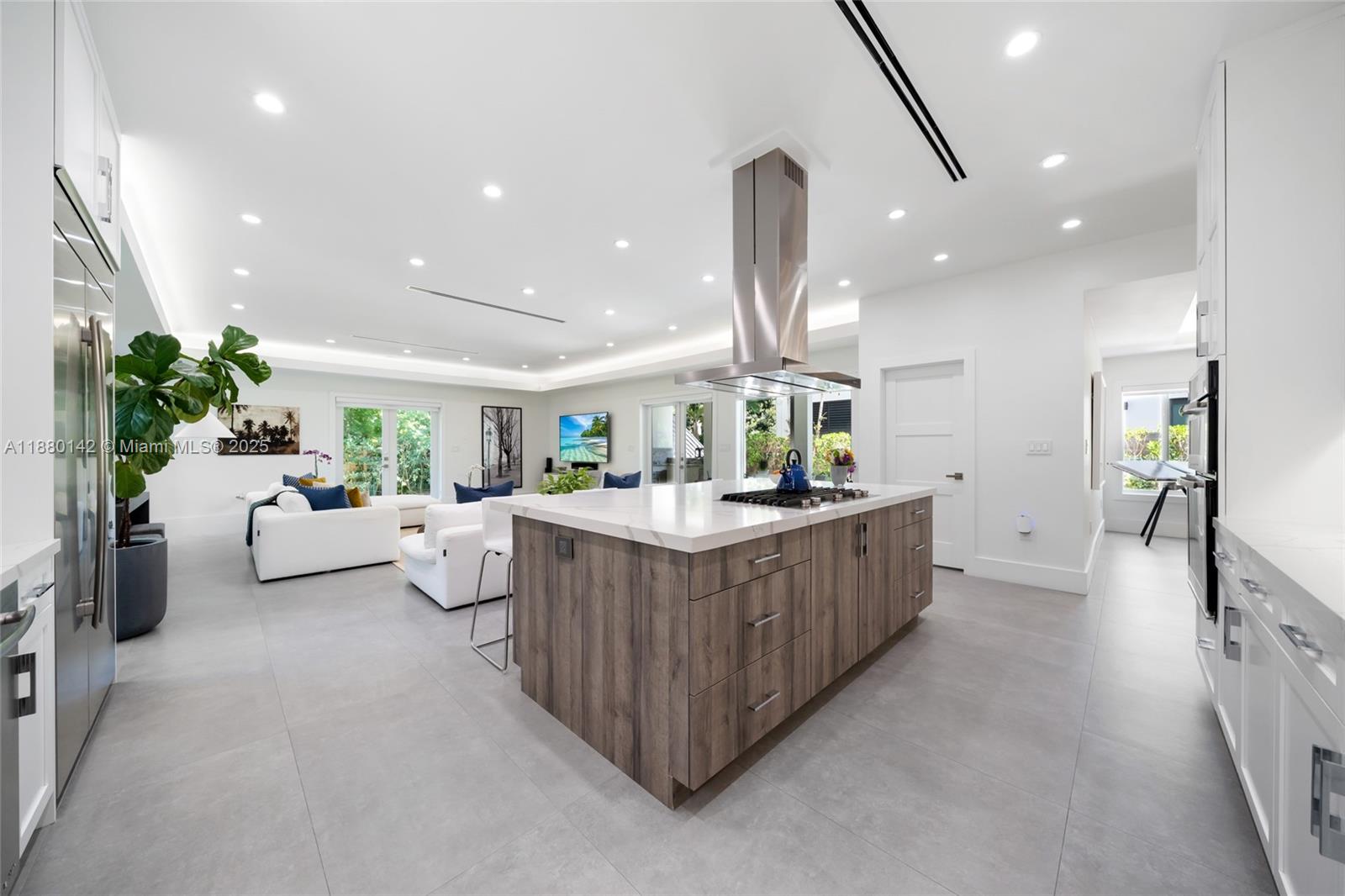COCONUT GROVE MANOR - Residential