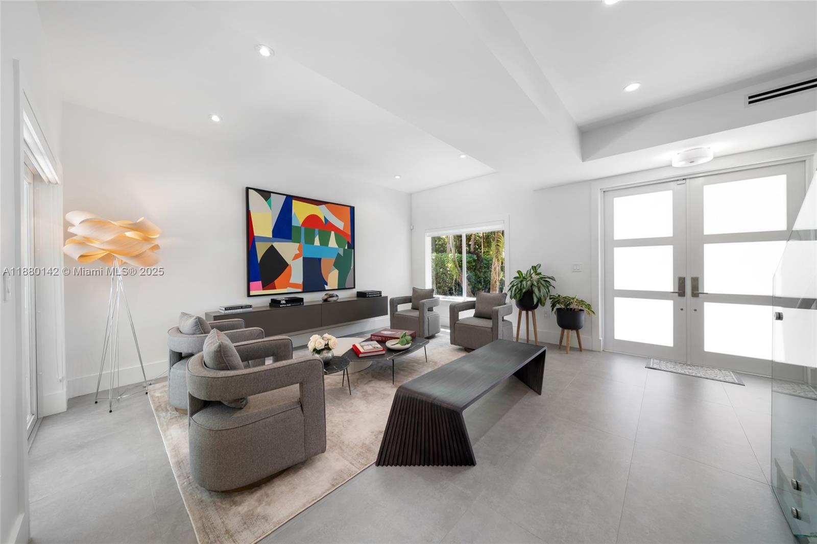 COCONUT GROVE MANOR - Residential