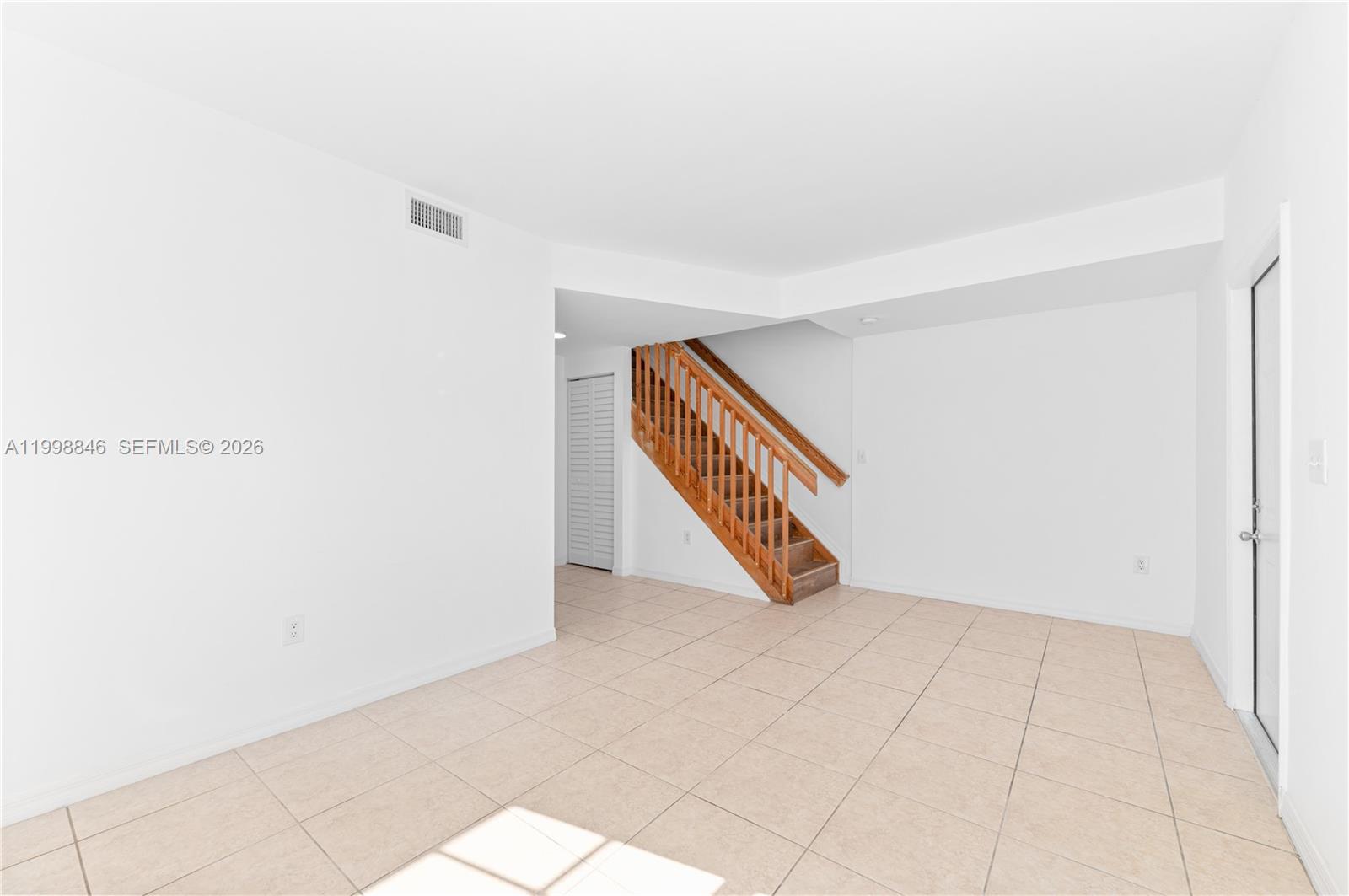 VILLAS DEL ALHAMBRA - Residential