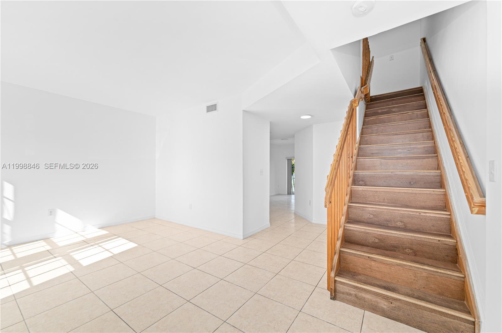 VILLAS DEL ALHAMBRA - Residential