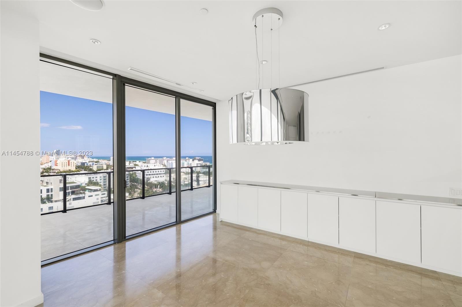 APOGEE CONDO - Residential